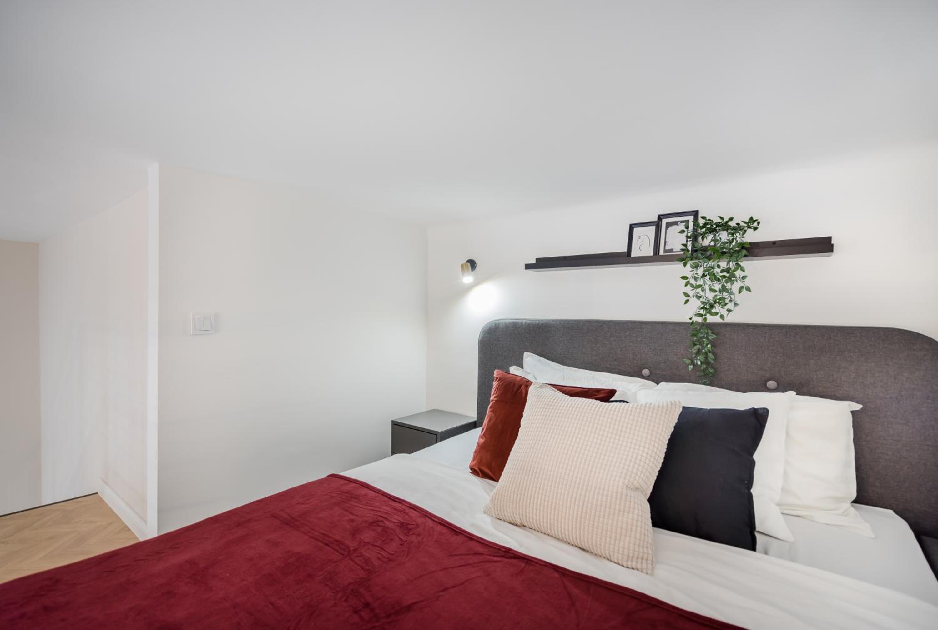 Deluxe Apartment with Gallery - Photo 2
