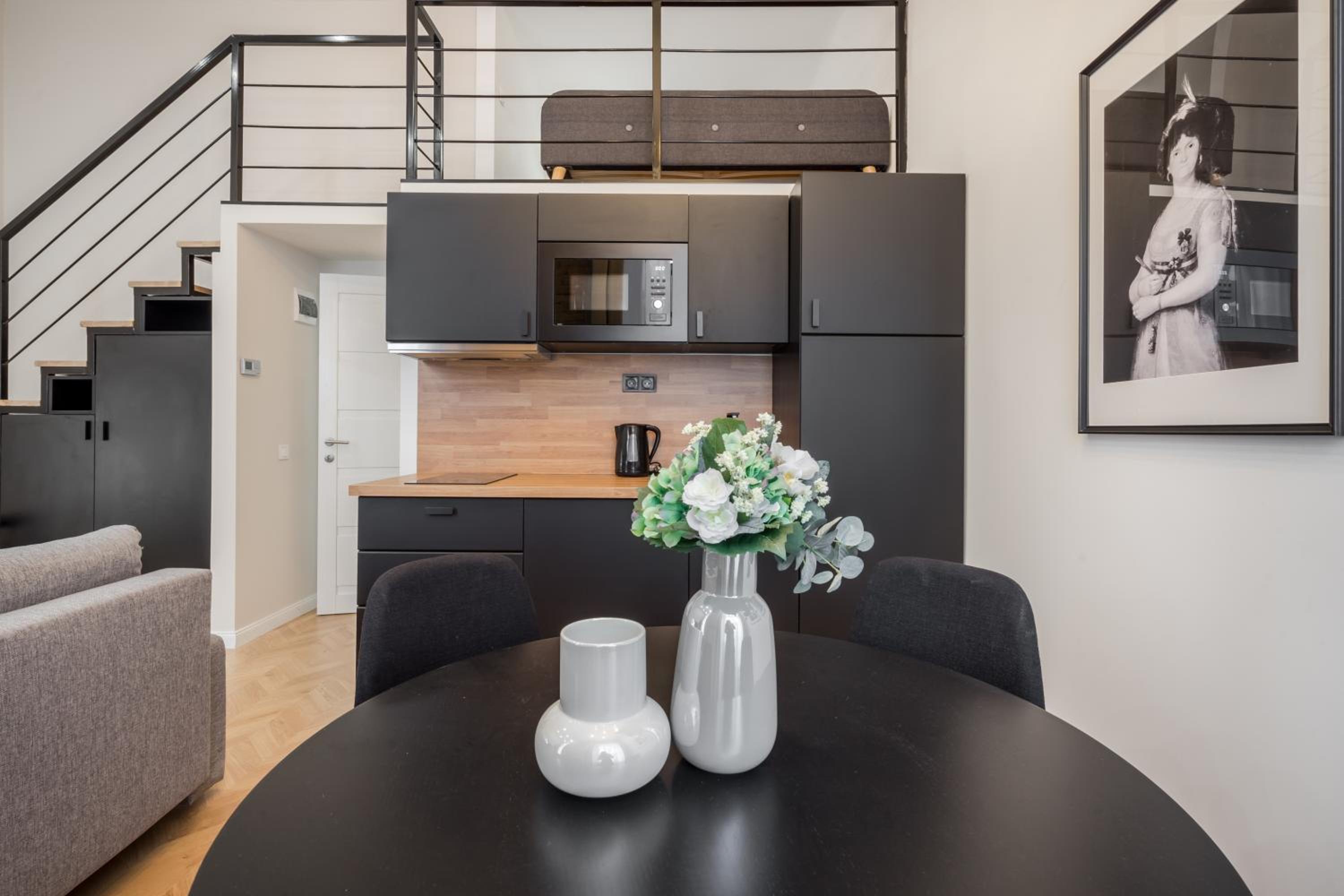 Deluxe Apartment with Gallery - Photo 19