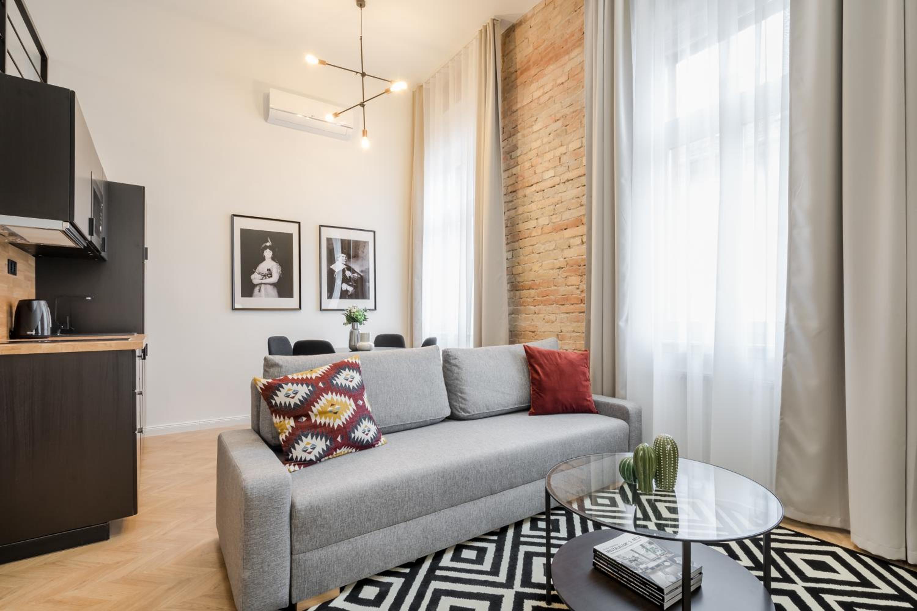 Deluxe Apartment with Gallery - Photo 18