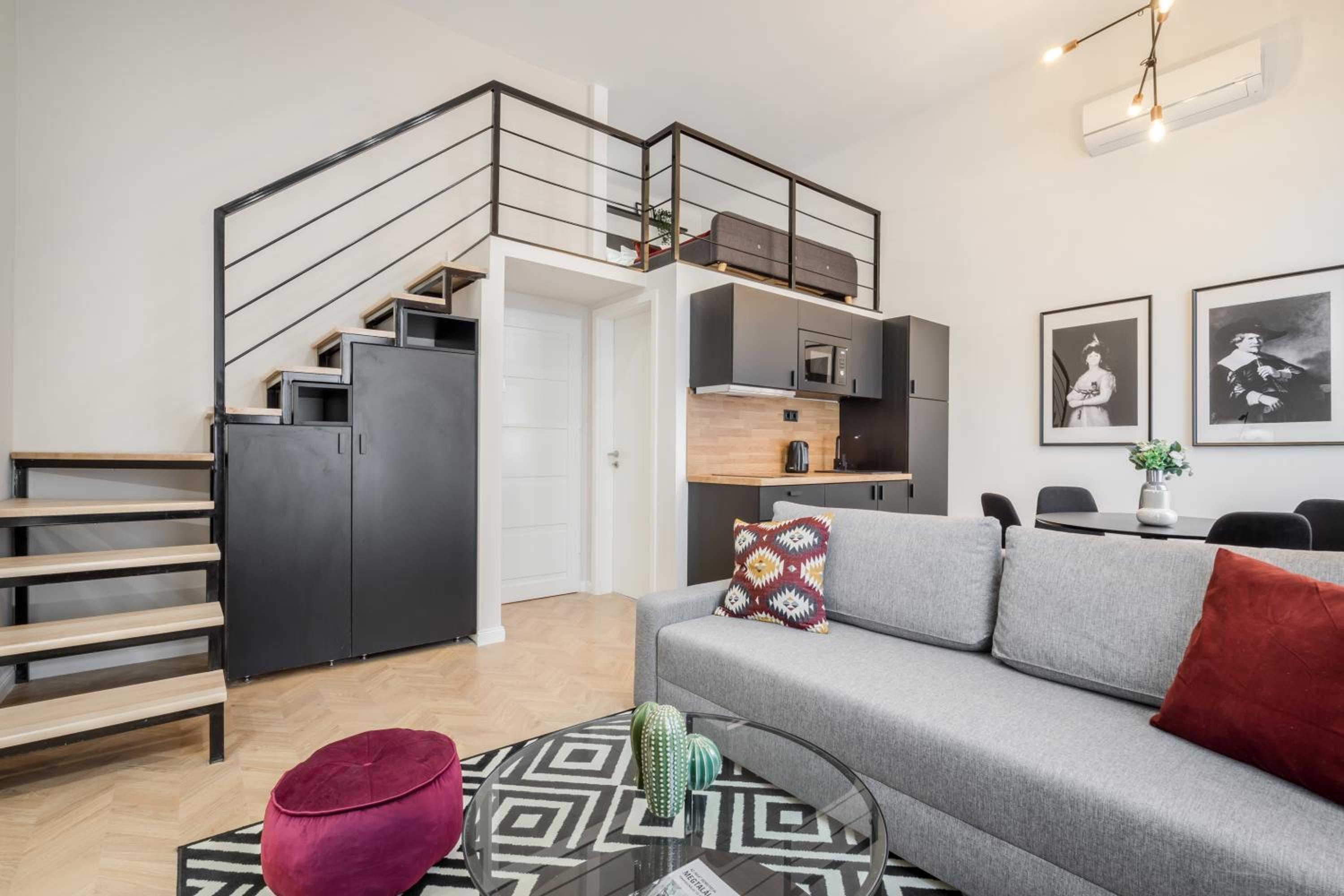 Deluxe Apartment with Gallery - Photo 8