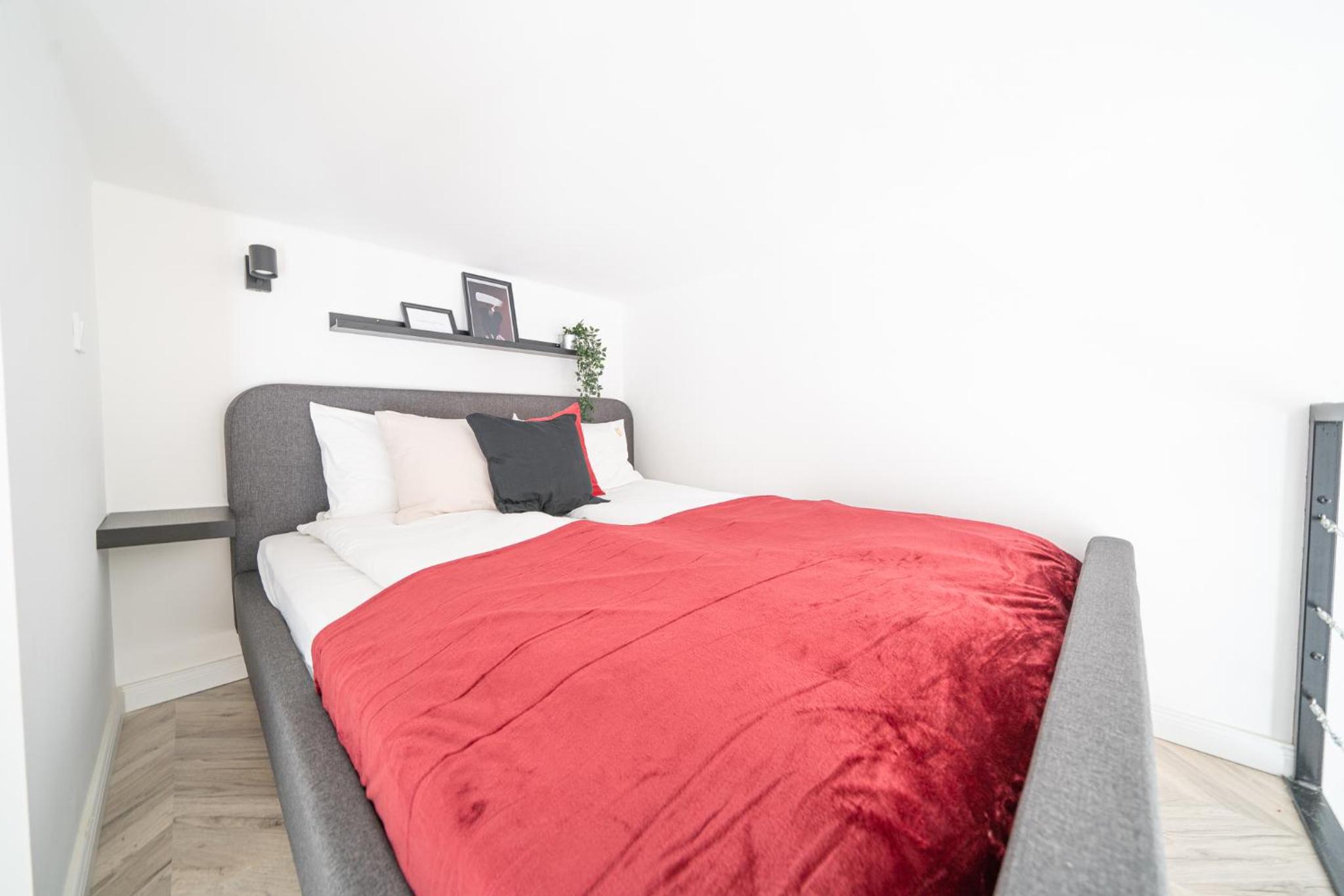 Deluxe Apartment with Gallery - Photo 23