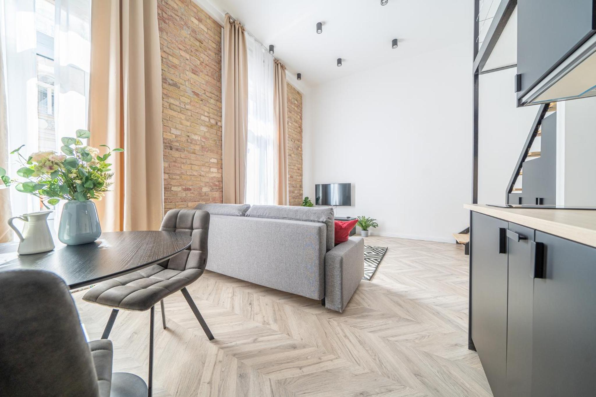 Deluxe Apartment with Gallery - Photo 29