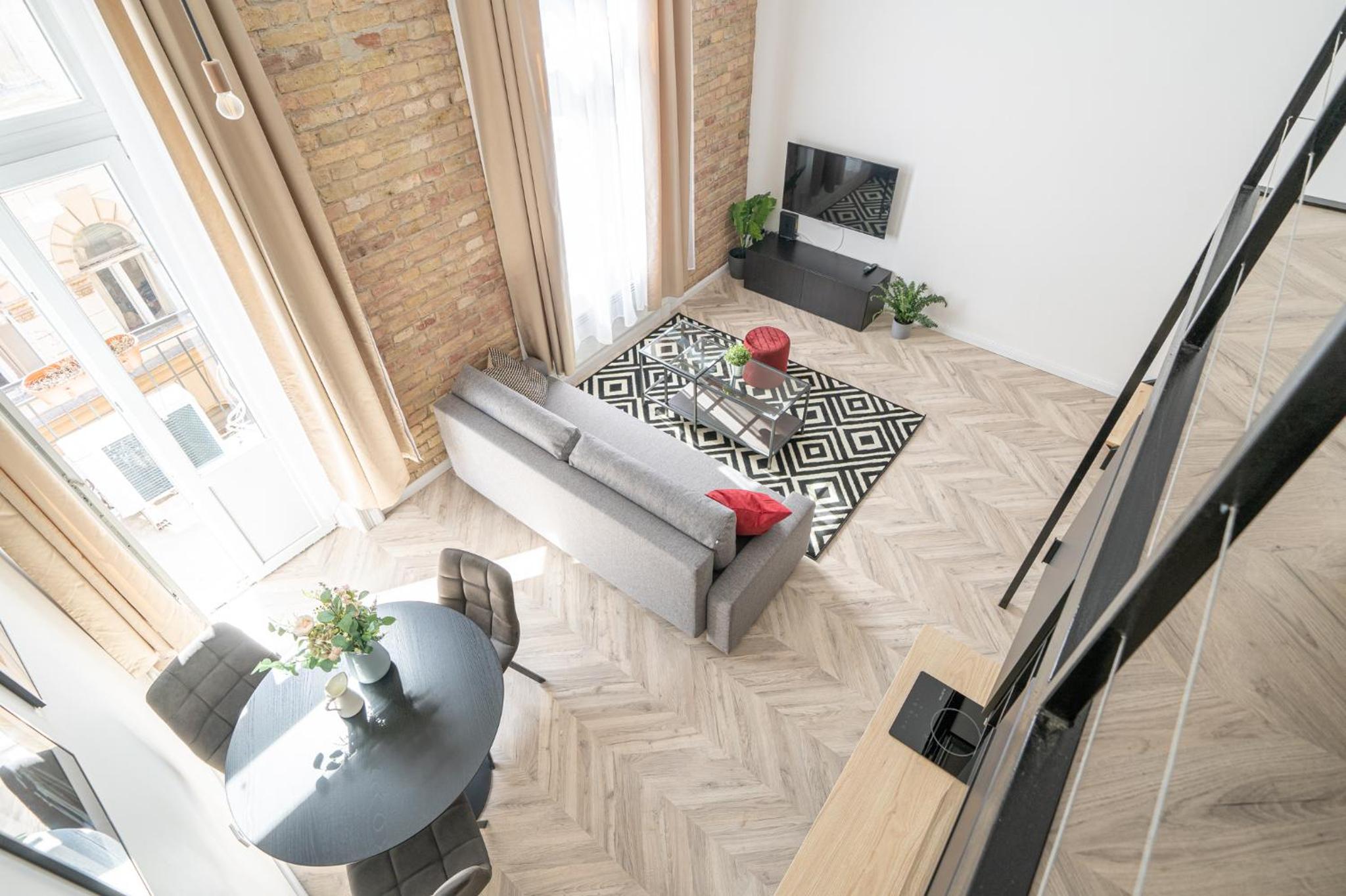 Deluxe Apartment with Gallery - Photo 27