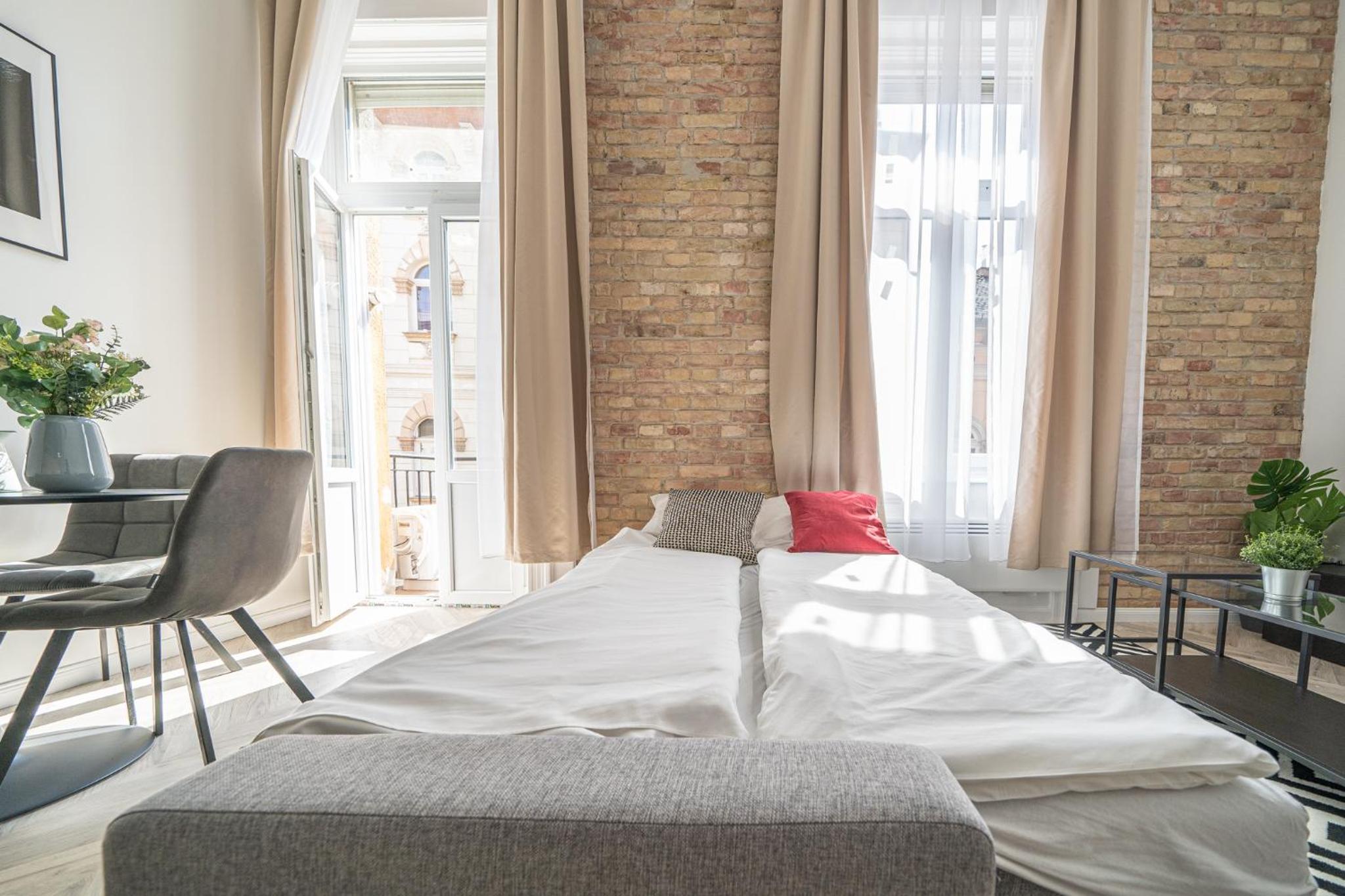 Deluxe Apartment with Gallery - Photo 26