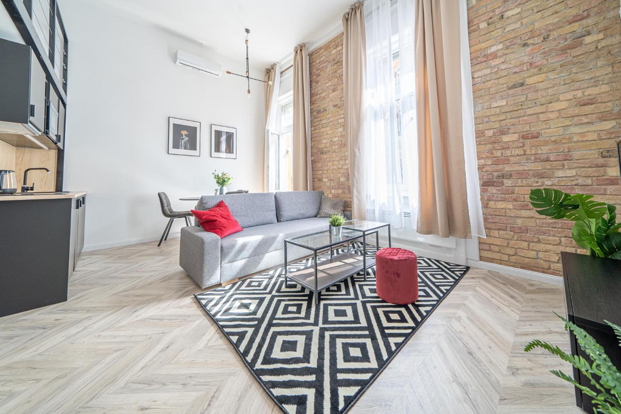 Deluxe Apartment with Gallery - Photo 12