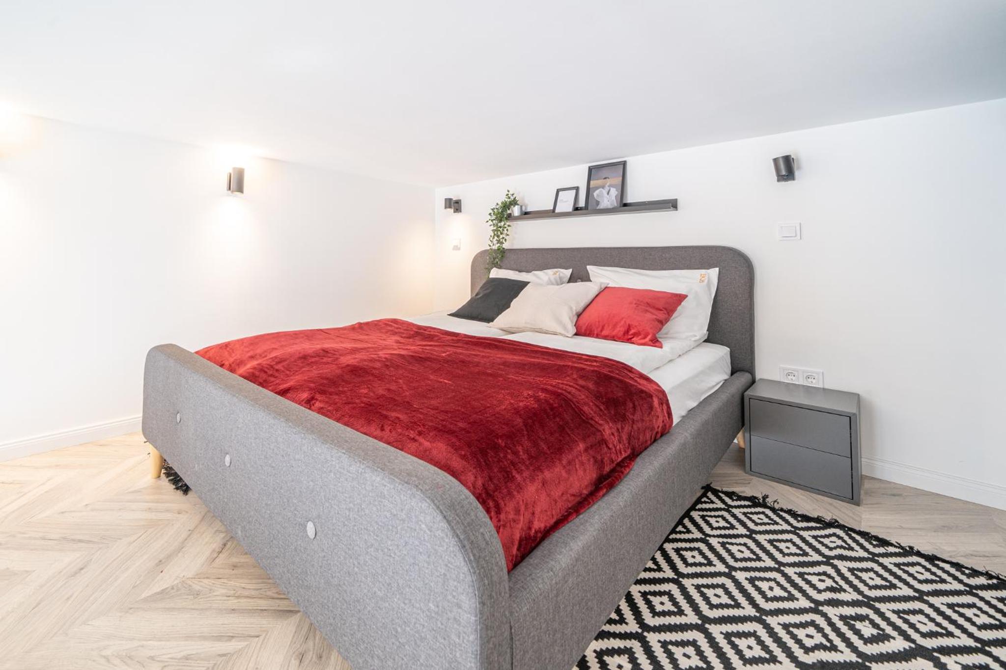 Deluxe Apartment with Gallery - Photo 34