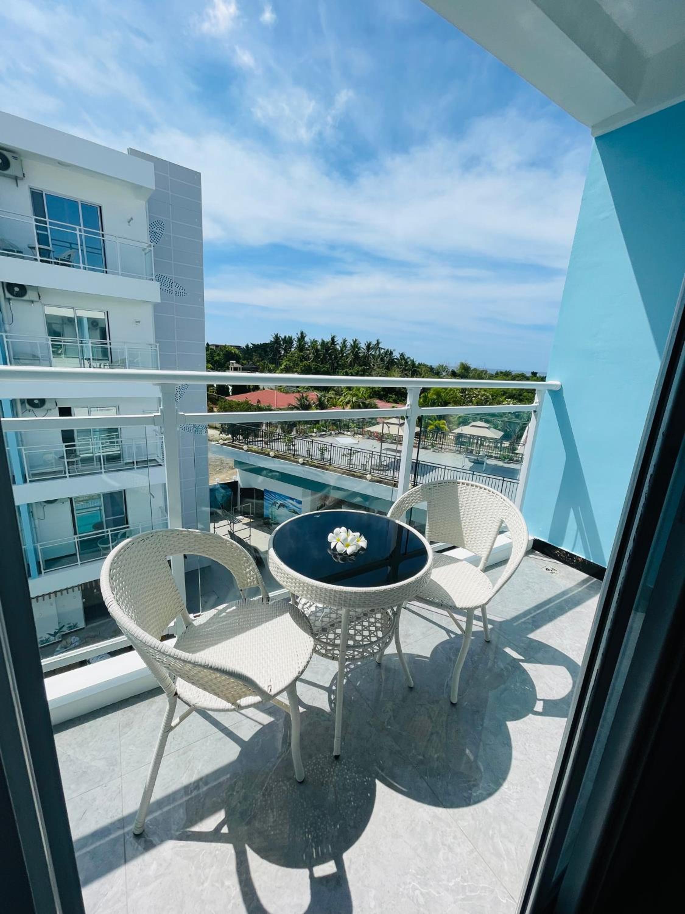 Twin Room with Pool View - Photo 19