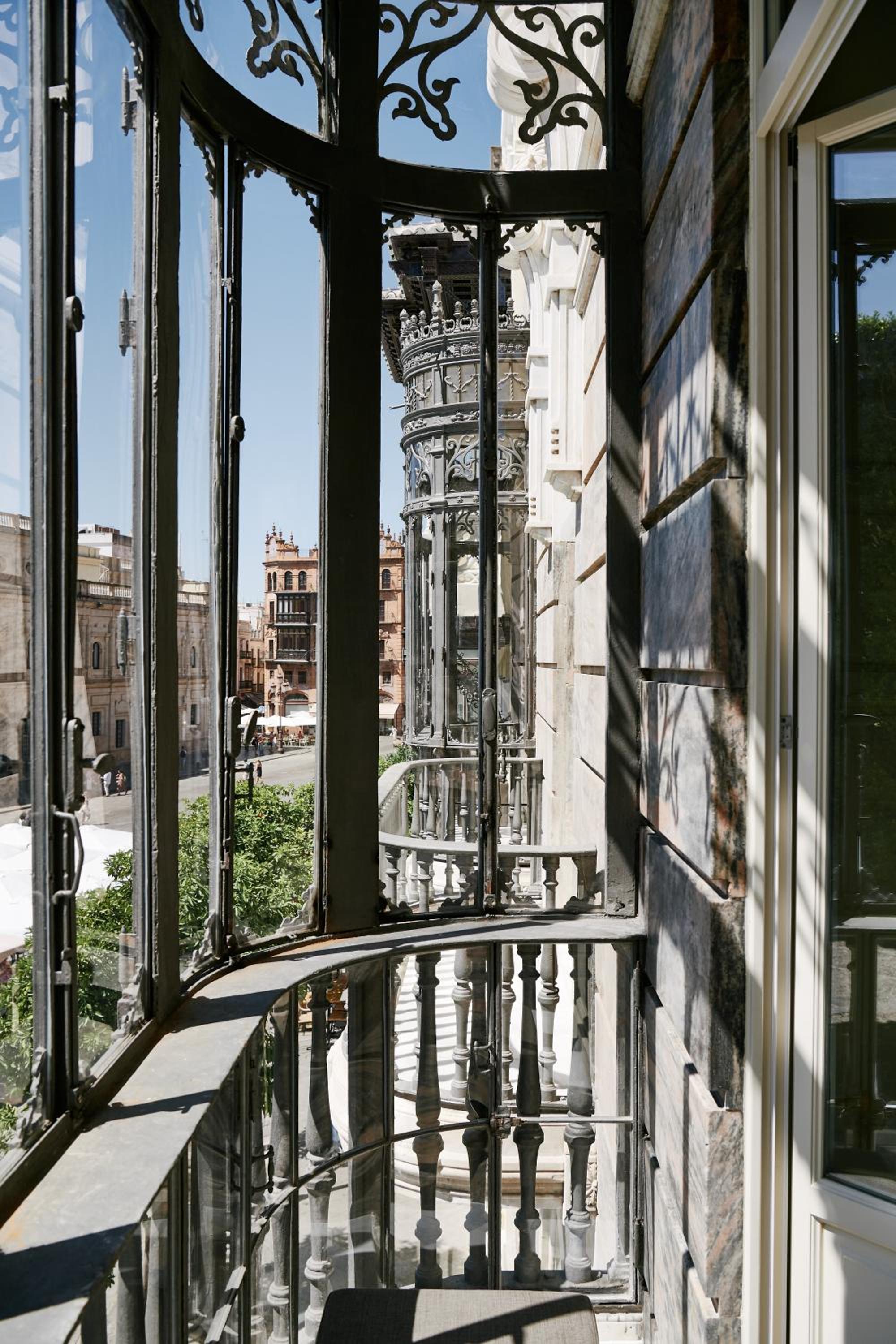 Premium Double Room with views - Photo 2