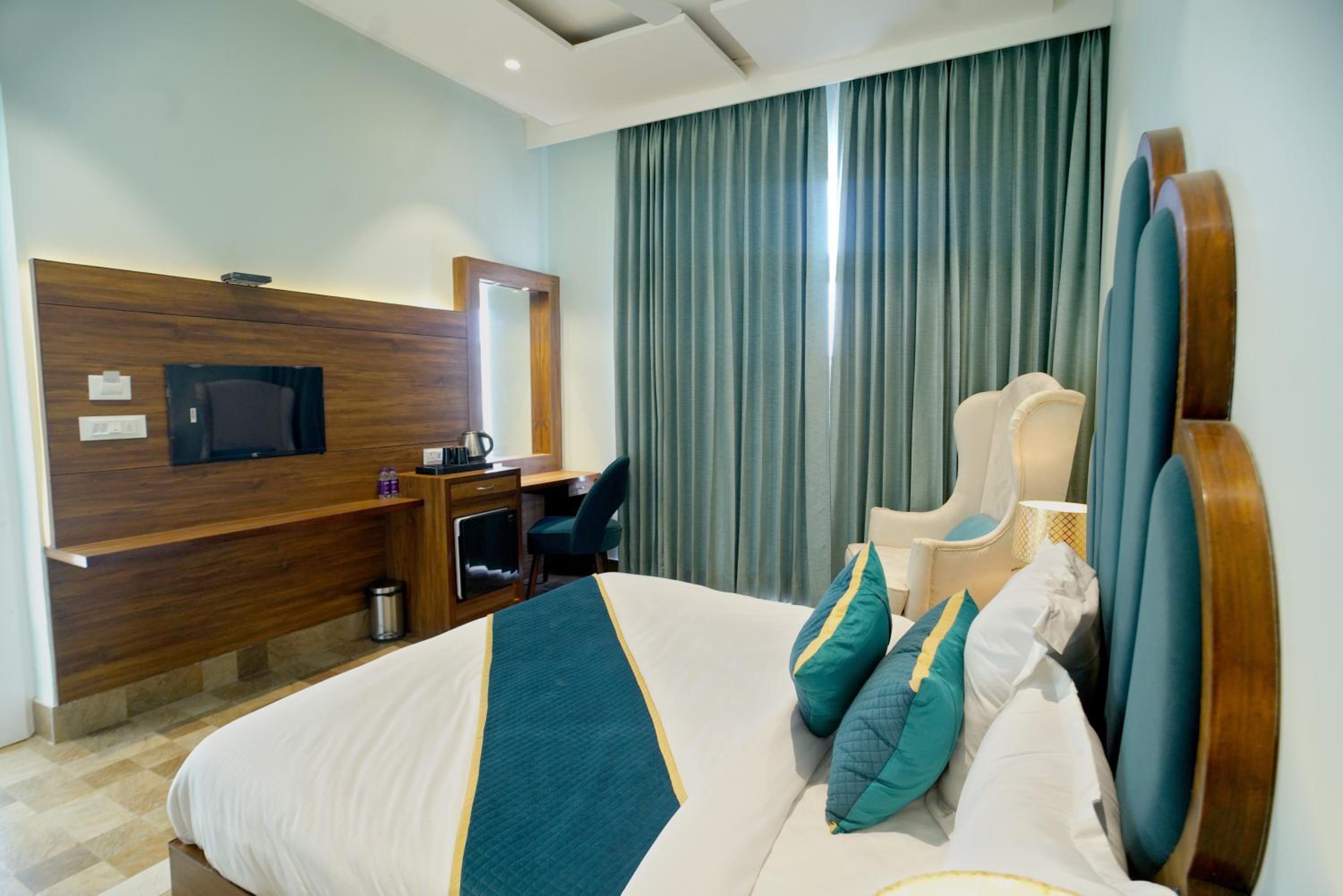 Deluxe Room - Photo 2