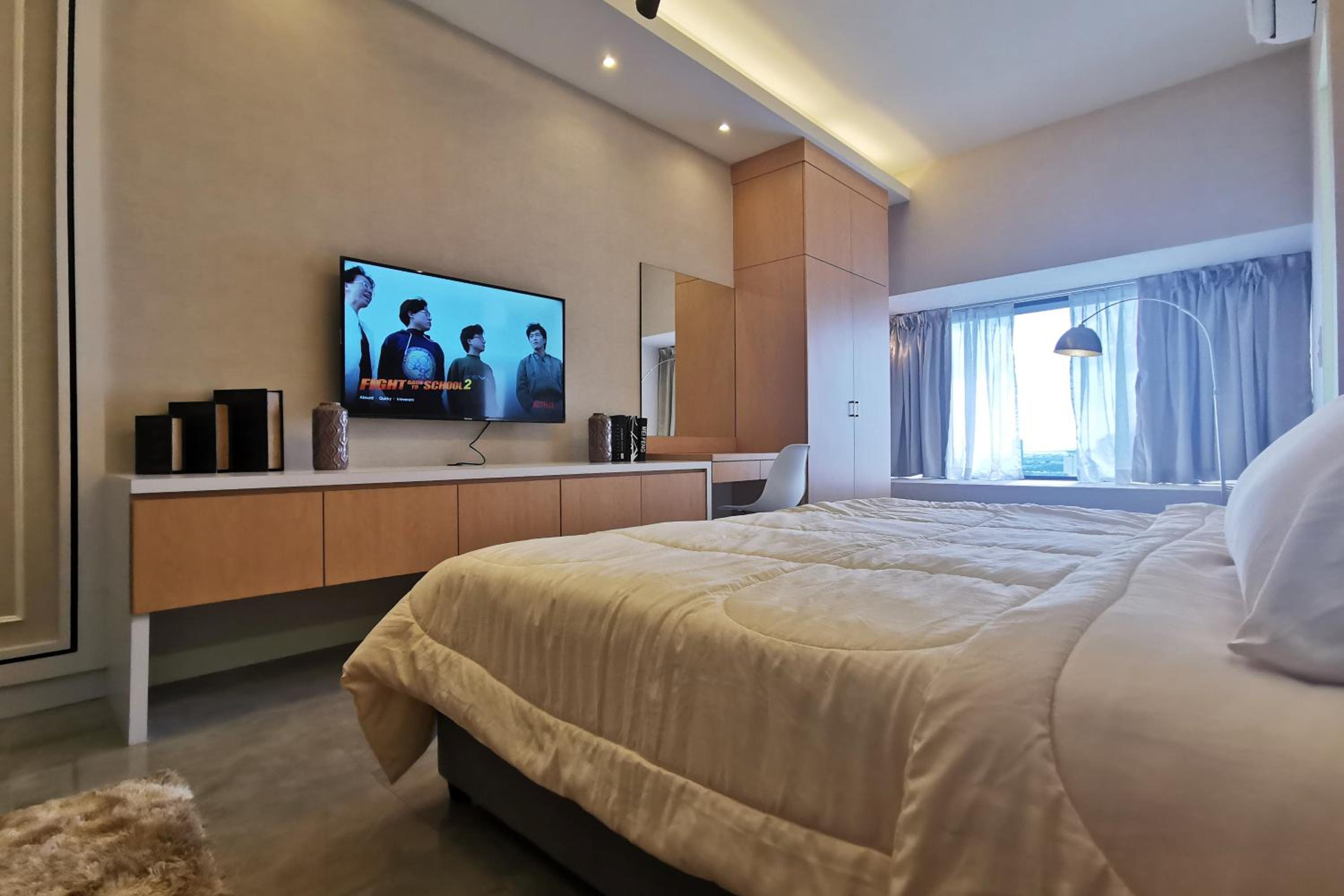 Superior King Studio (Private Bathtub & Partial Seaview)