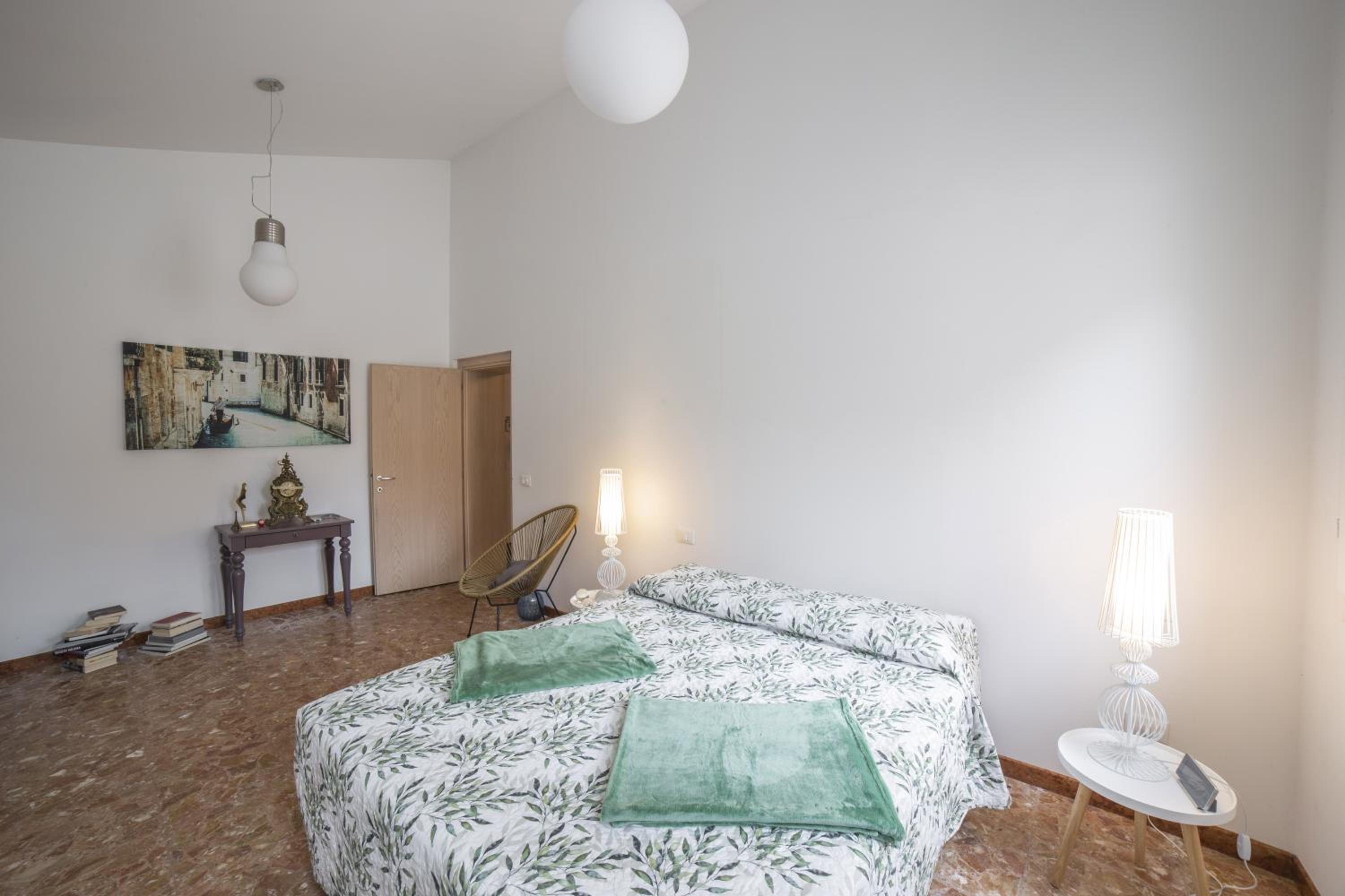 One-Bedroom Apartment photo 2