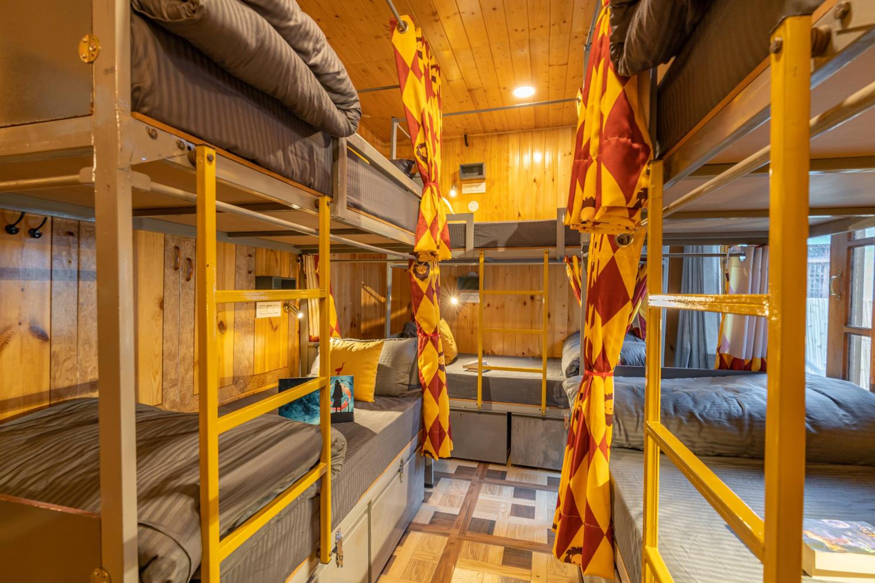 Bed in 6-Bed Mixed Dormitory Room photo 1