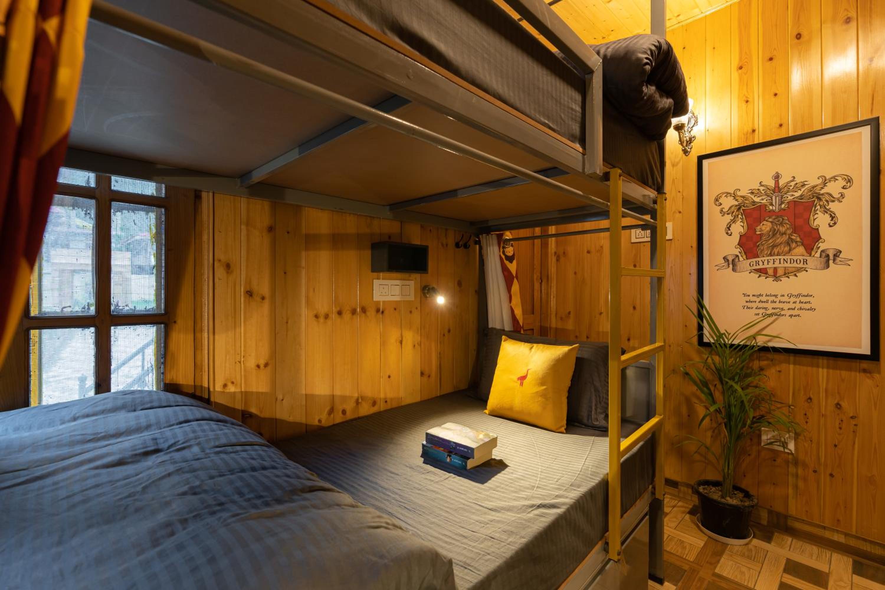 Bed in 6-Bed Mixed Dormitory Room photo 2