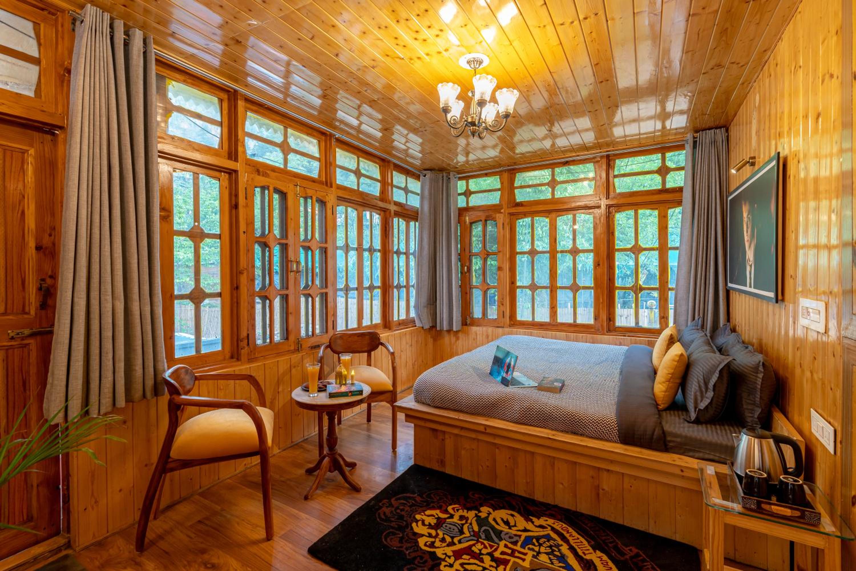 Deluxe King Room photo 1