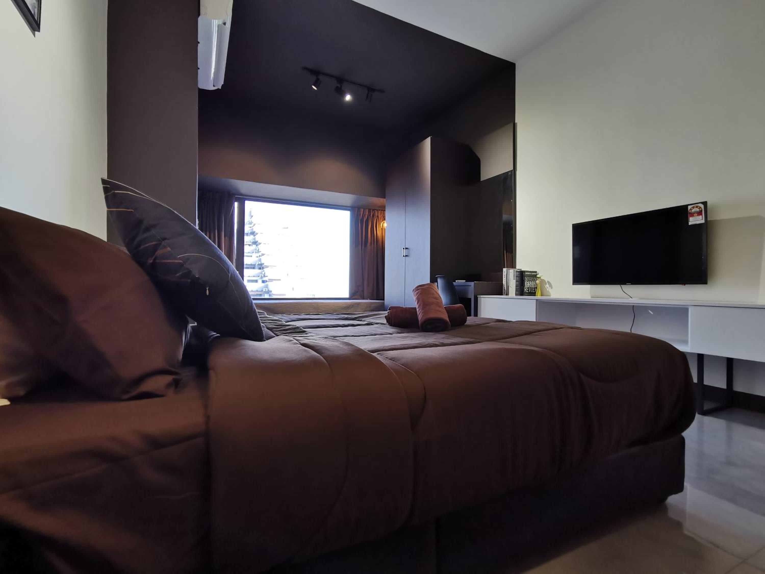 Superior King Studio (Private Bathtub & Partial Seaview)