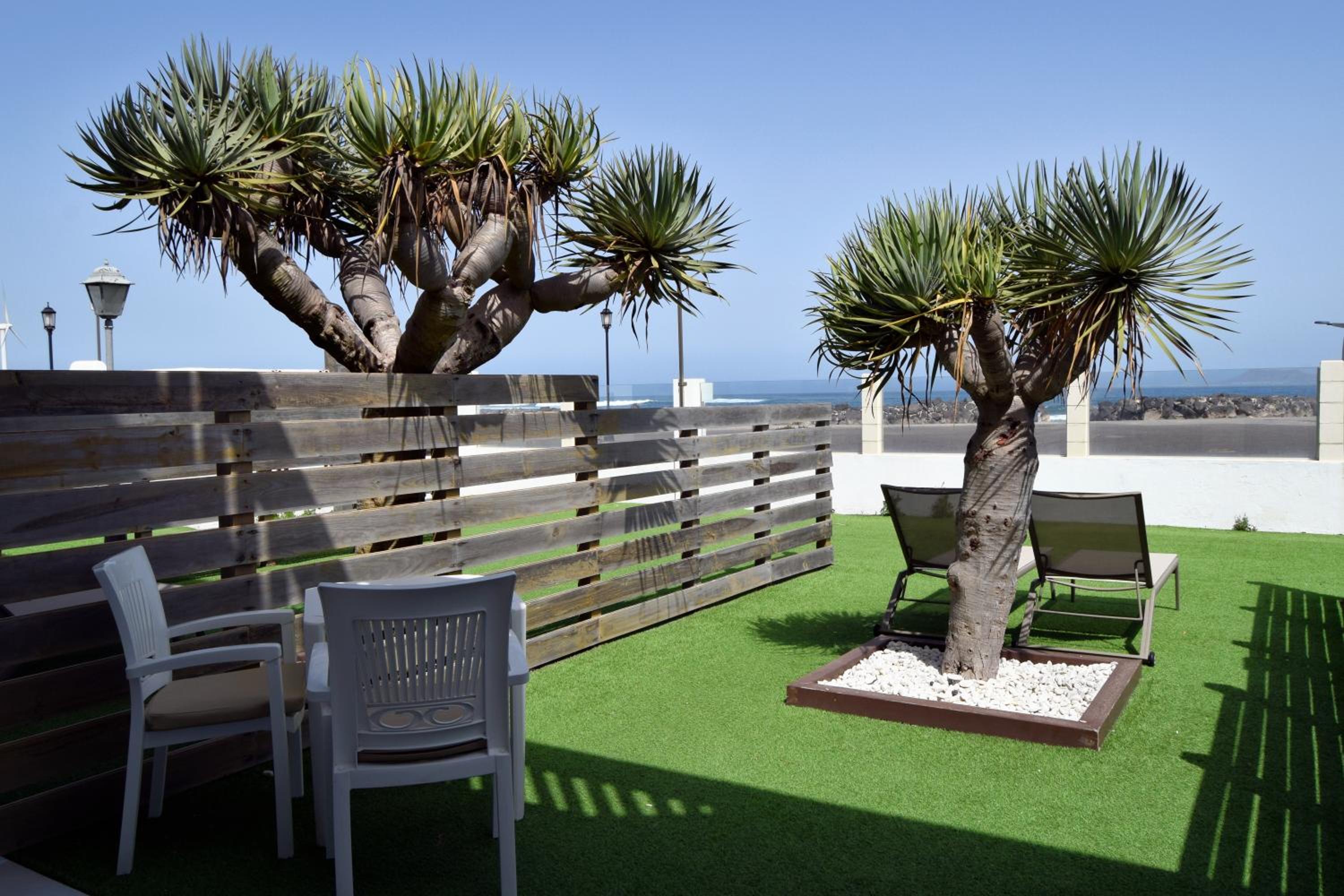 Premium Apartment with Sea View and Terrace - Photo 7