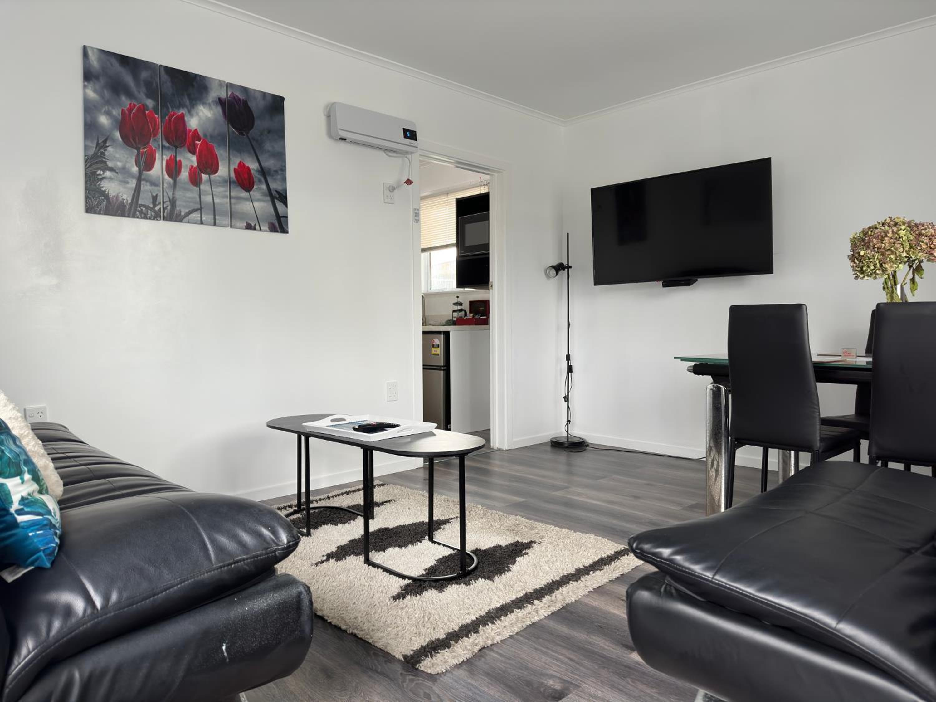 Two-Bedroom Suite - Photo 8
