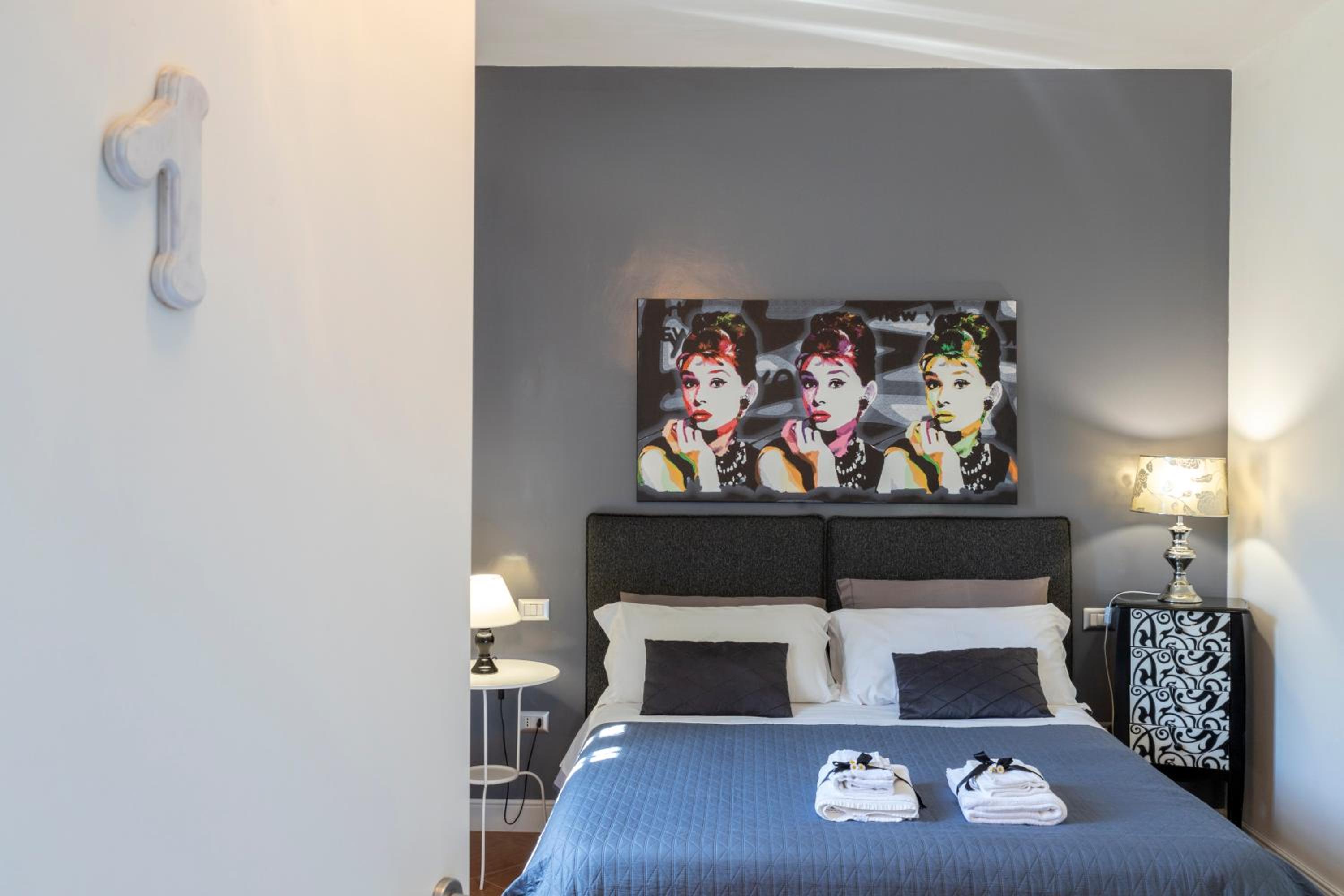 Deluxe Room - Photo 5