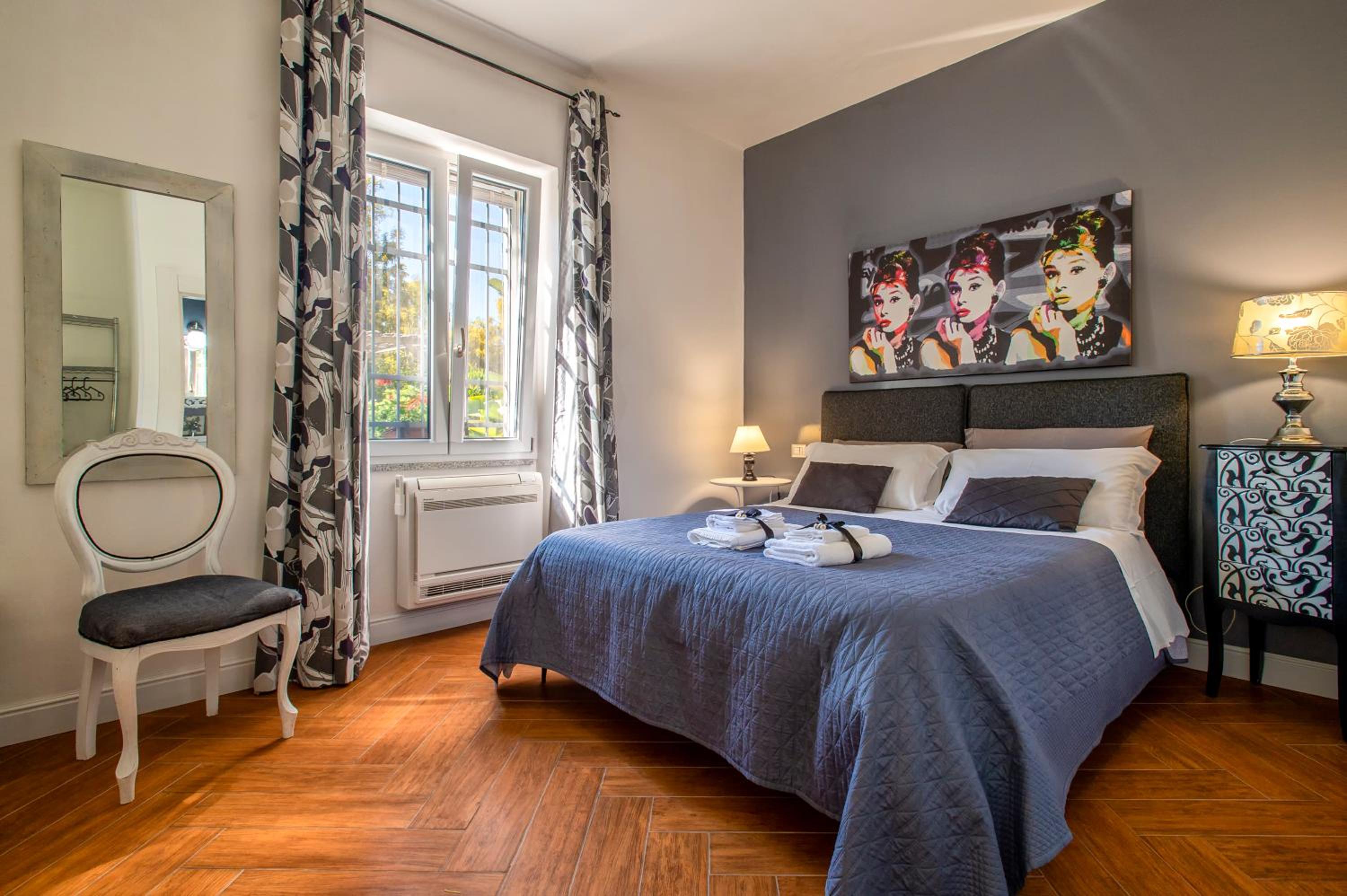 Deluxe Room - Photo 12