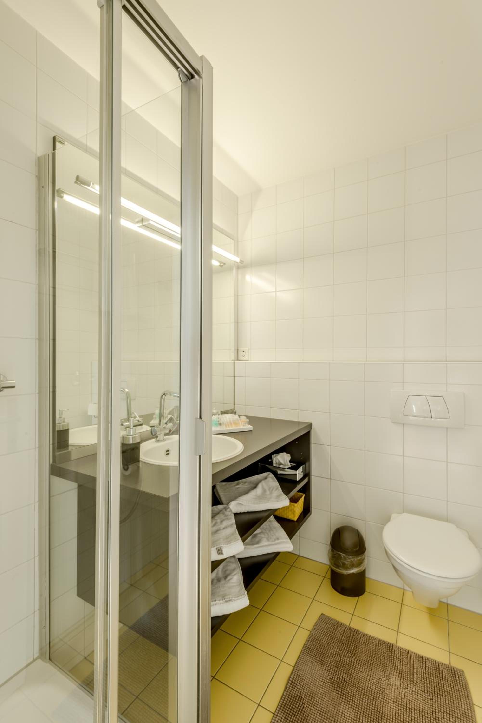 Quadruple Room with River and Mountain View photo 2