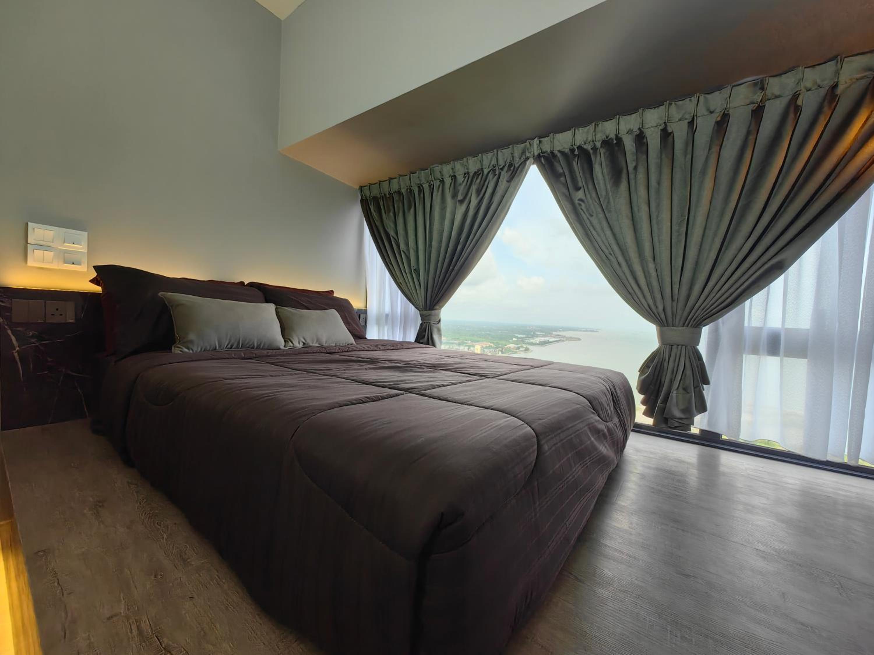 Deluxe Queen Studio (Private Bathtub & Sea View)