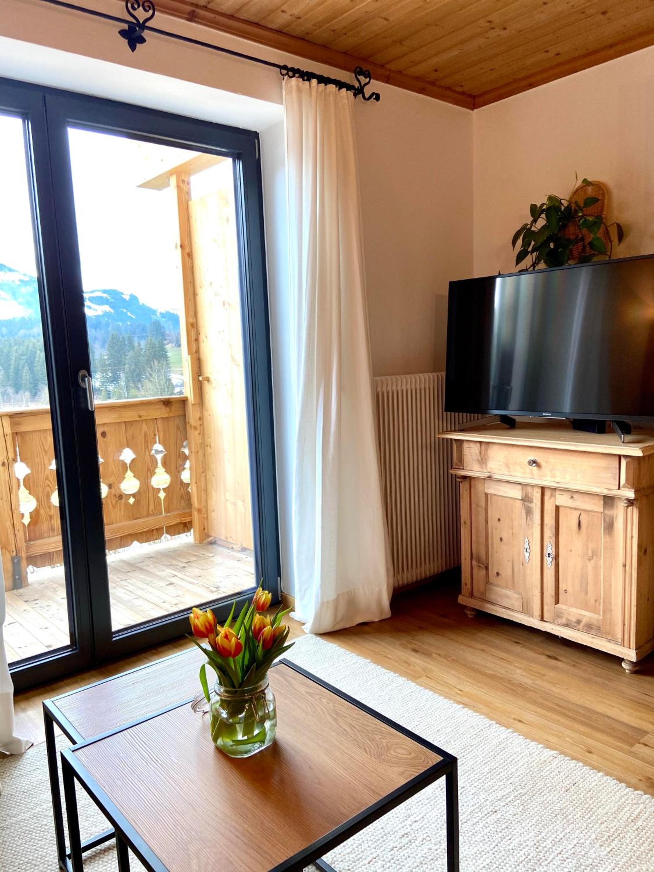One-Bedroom Apartment with Shower photo 2