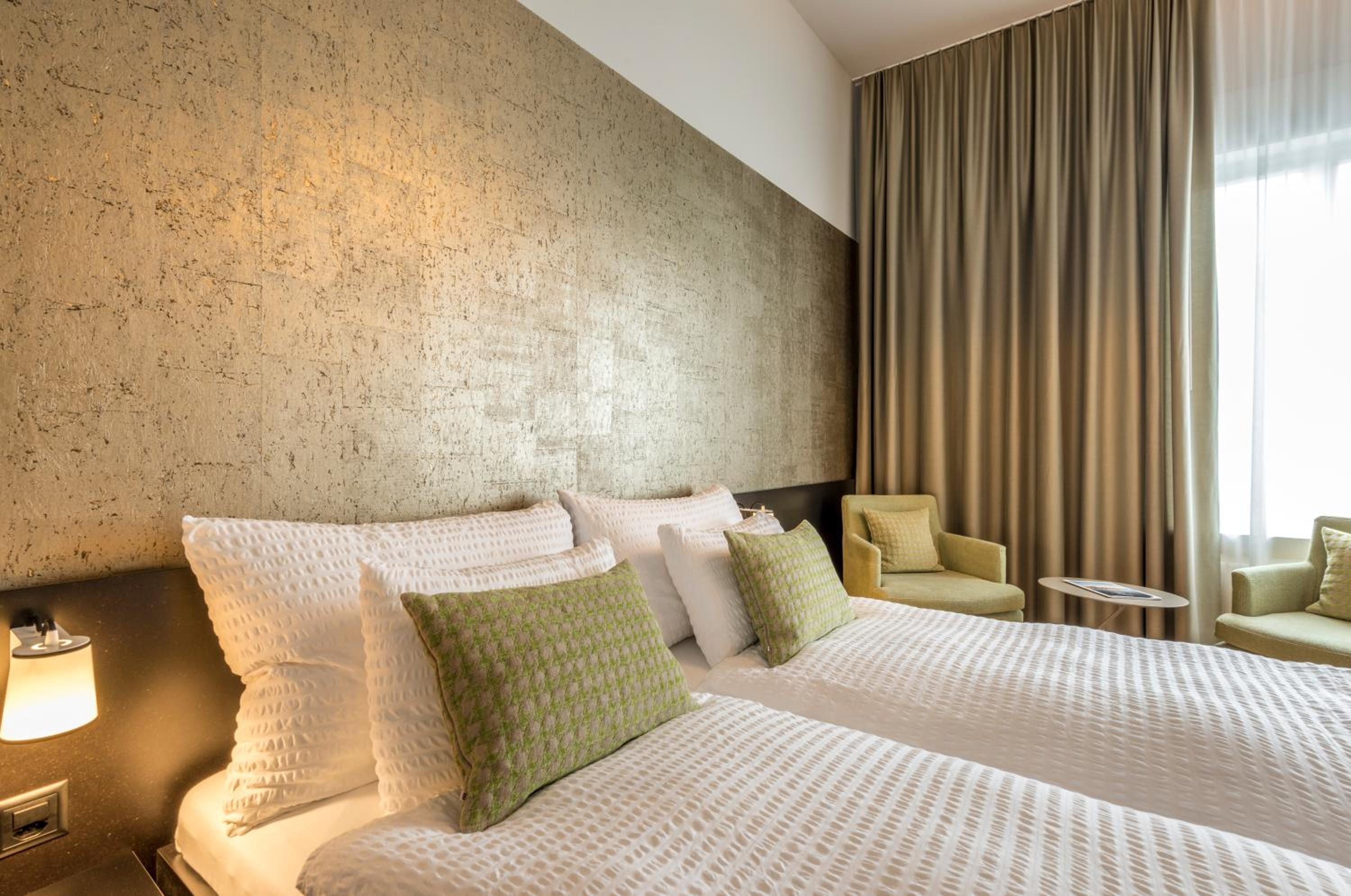 Superior Double Room with River and Mountain View photo 3