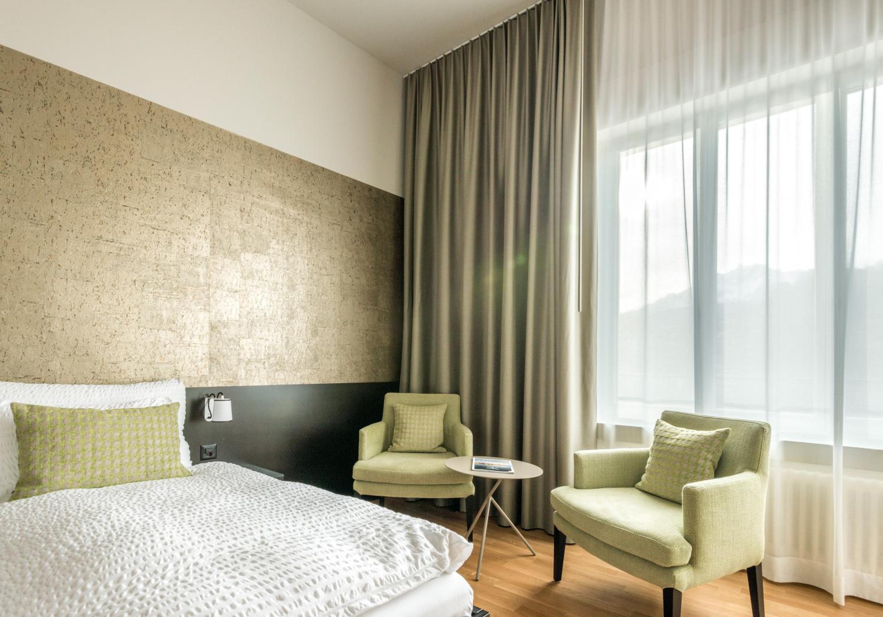 Superior Double Room with River and Mountain View photo 2