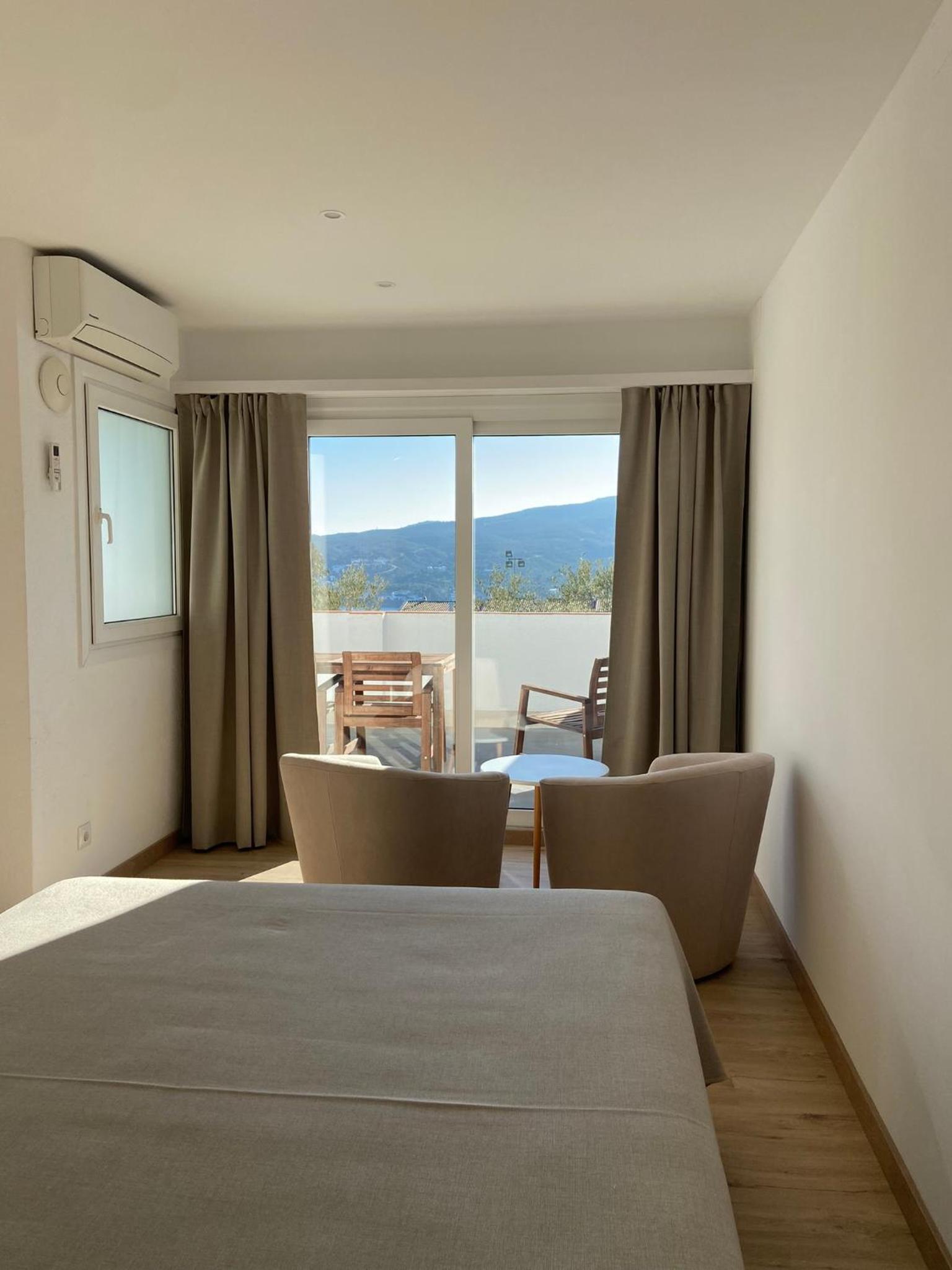 Deluxe Double Room with Balcony photo 2