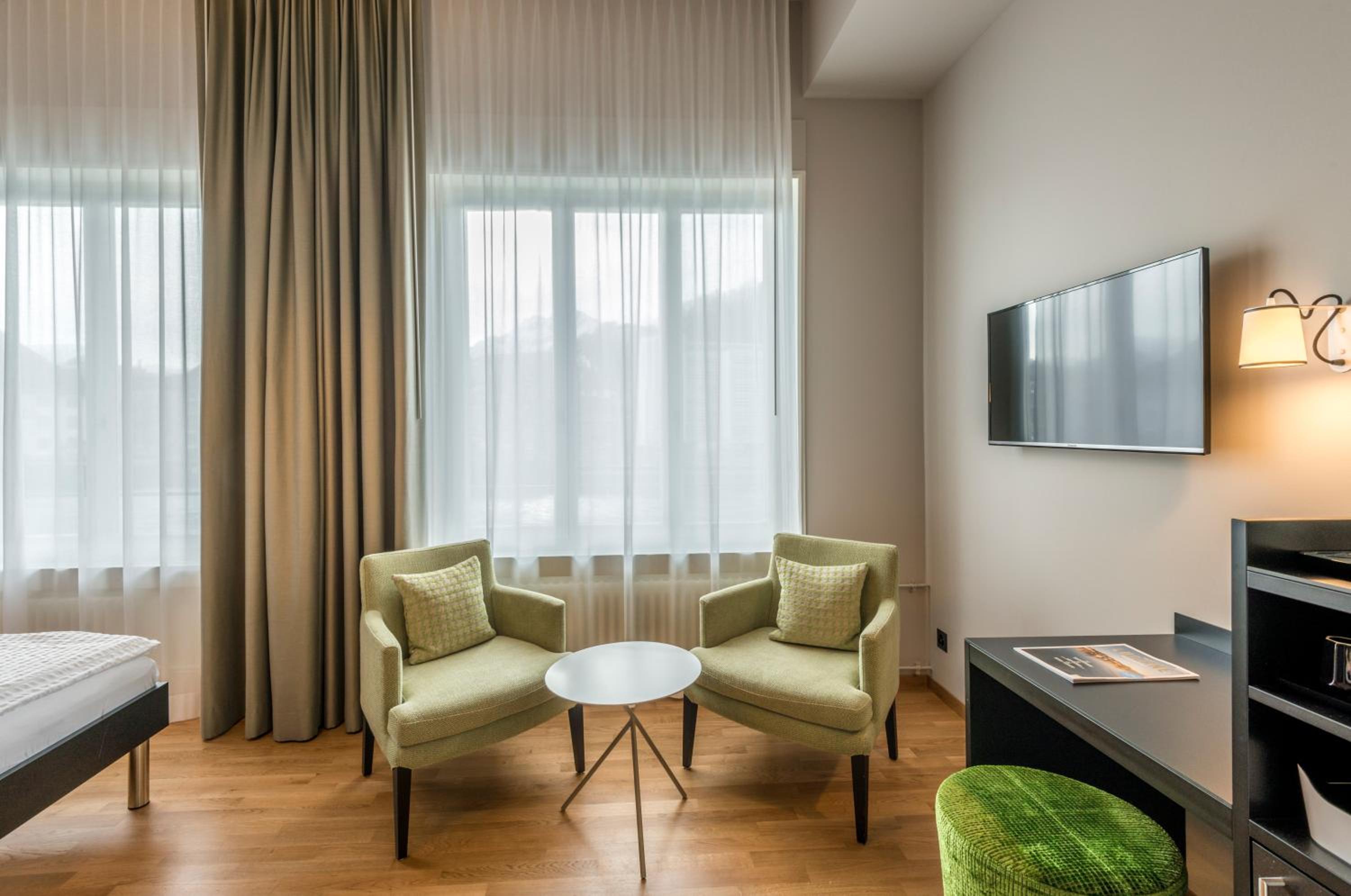 Superior Triple Room with River and Mountain View photo 2