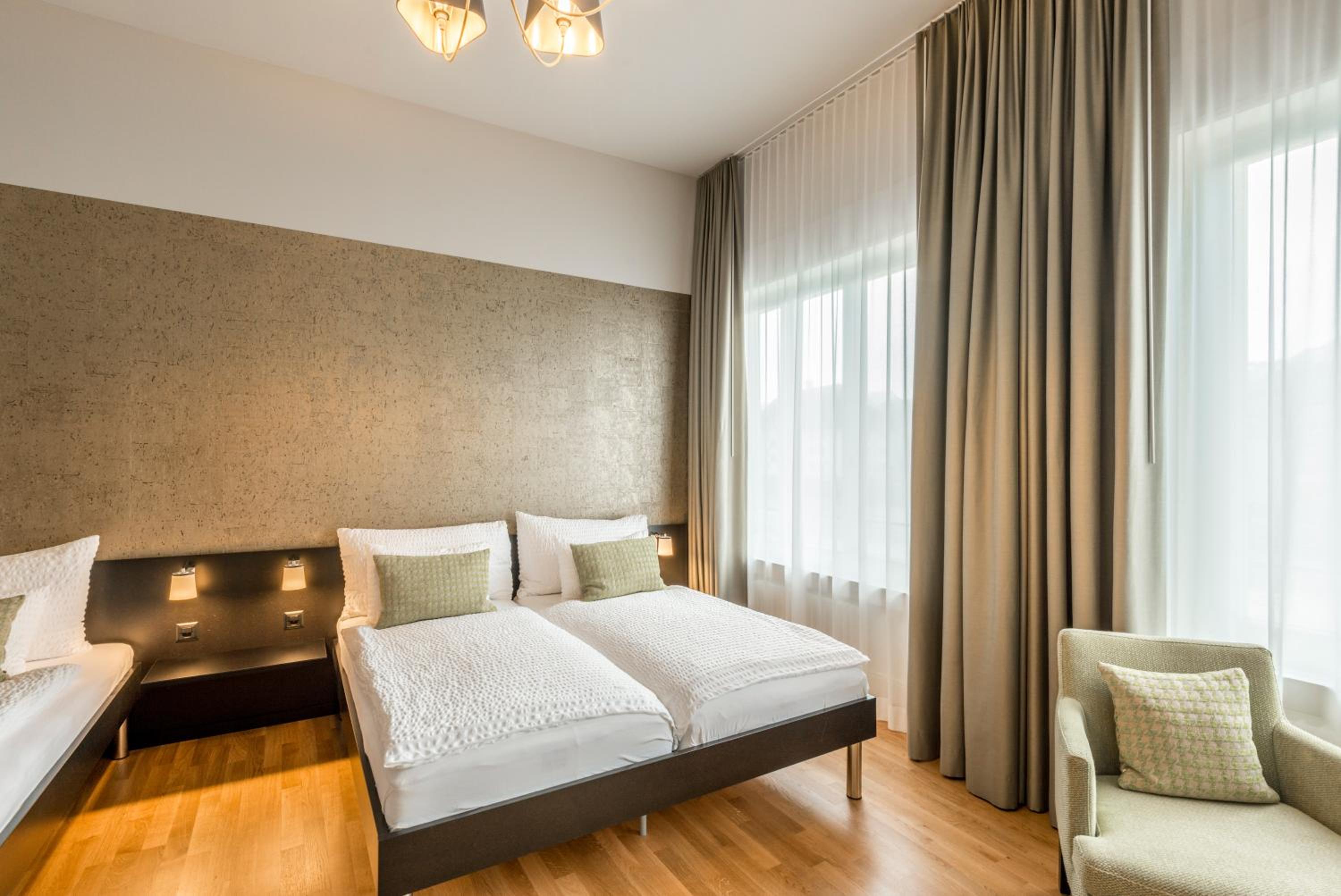 Superior Triple Room with River and Mountain View photo 3