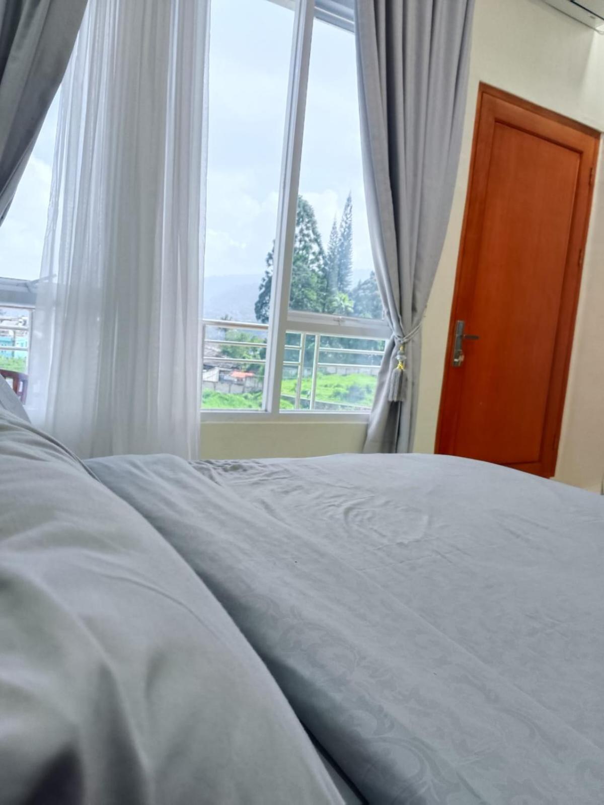 Studio with Pool View - Photo 18