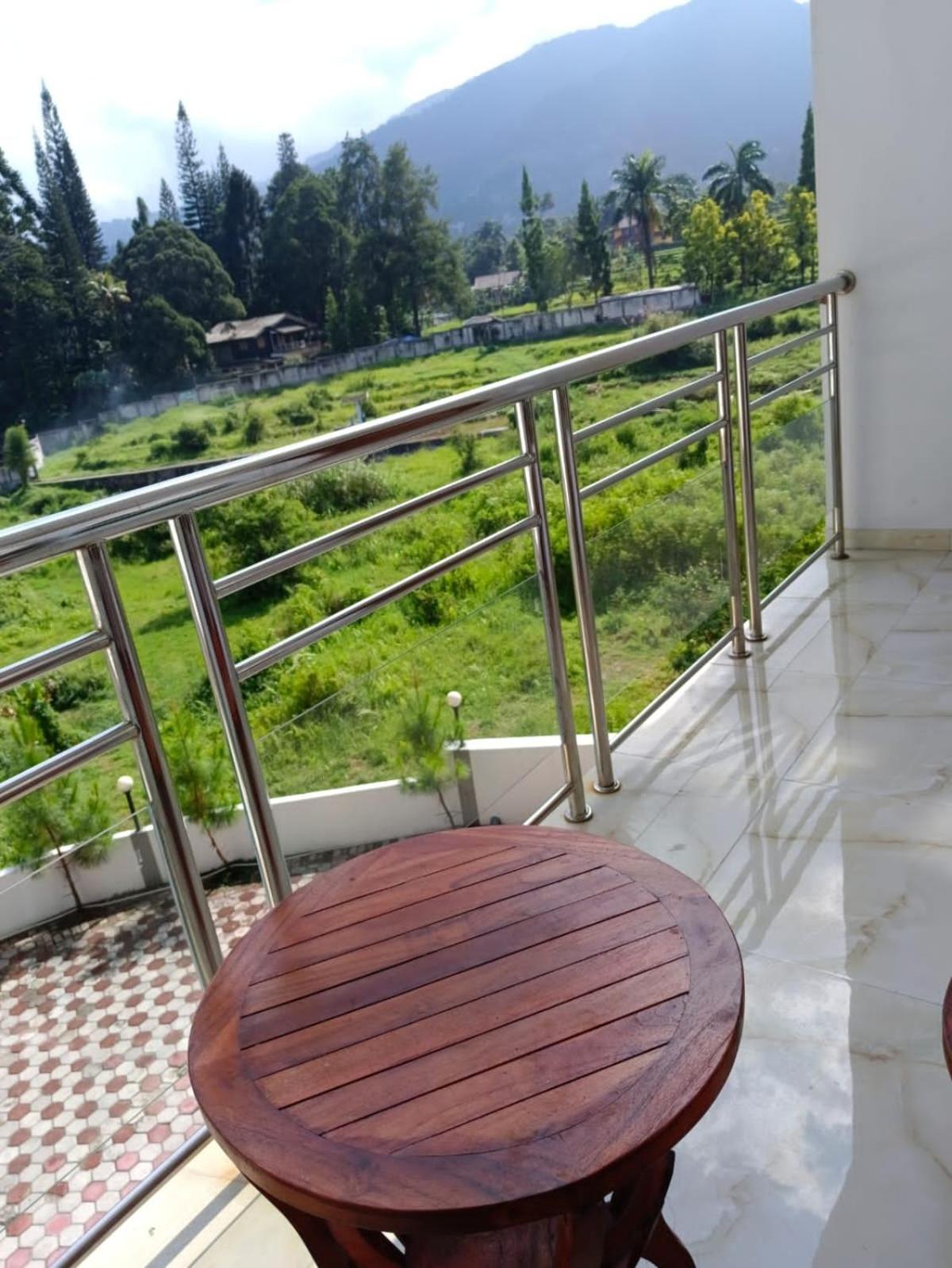Studio with Pool View - Photo 6