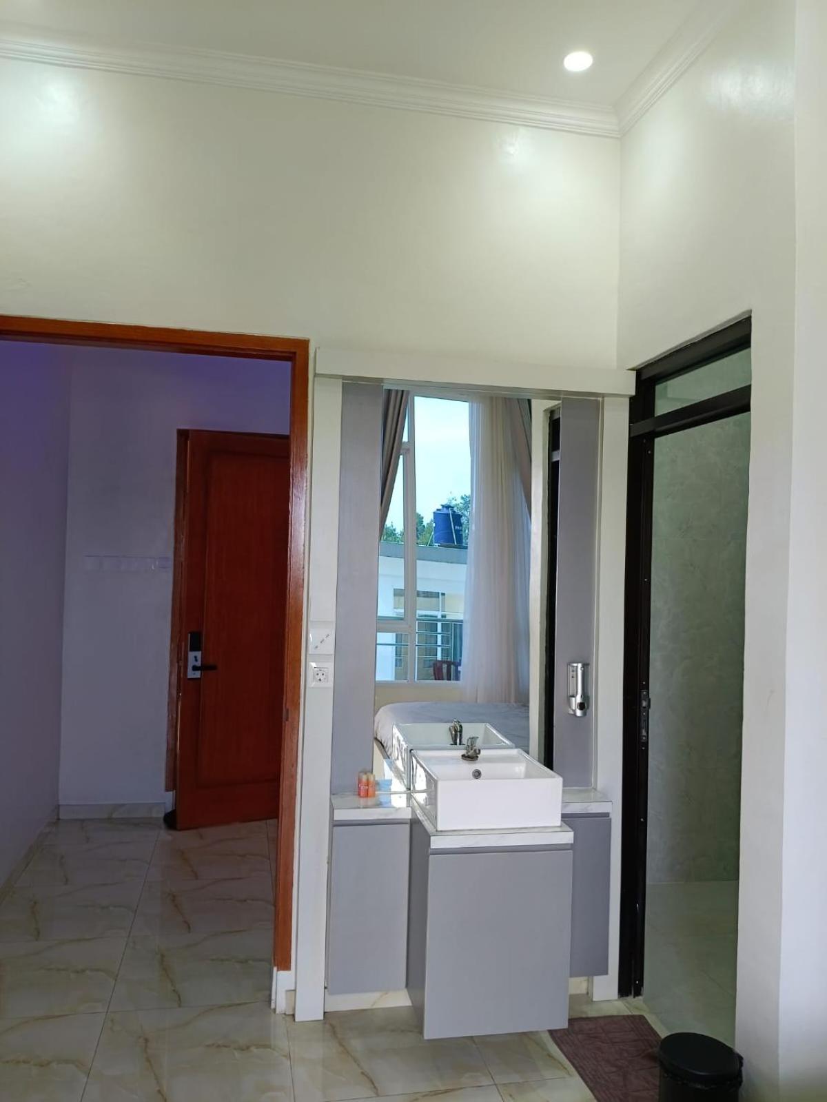 Studio with Pool View - Photo 5