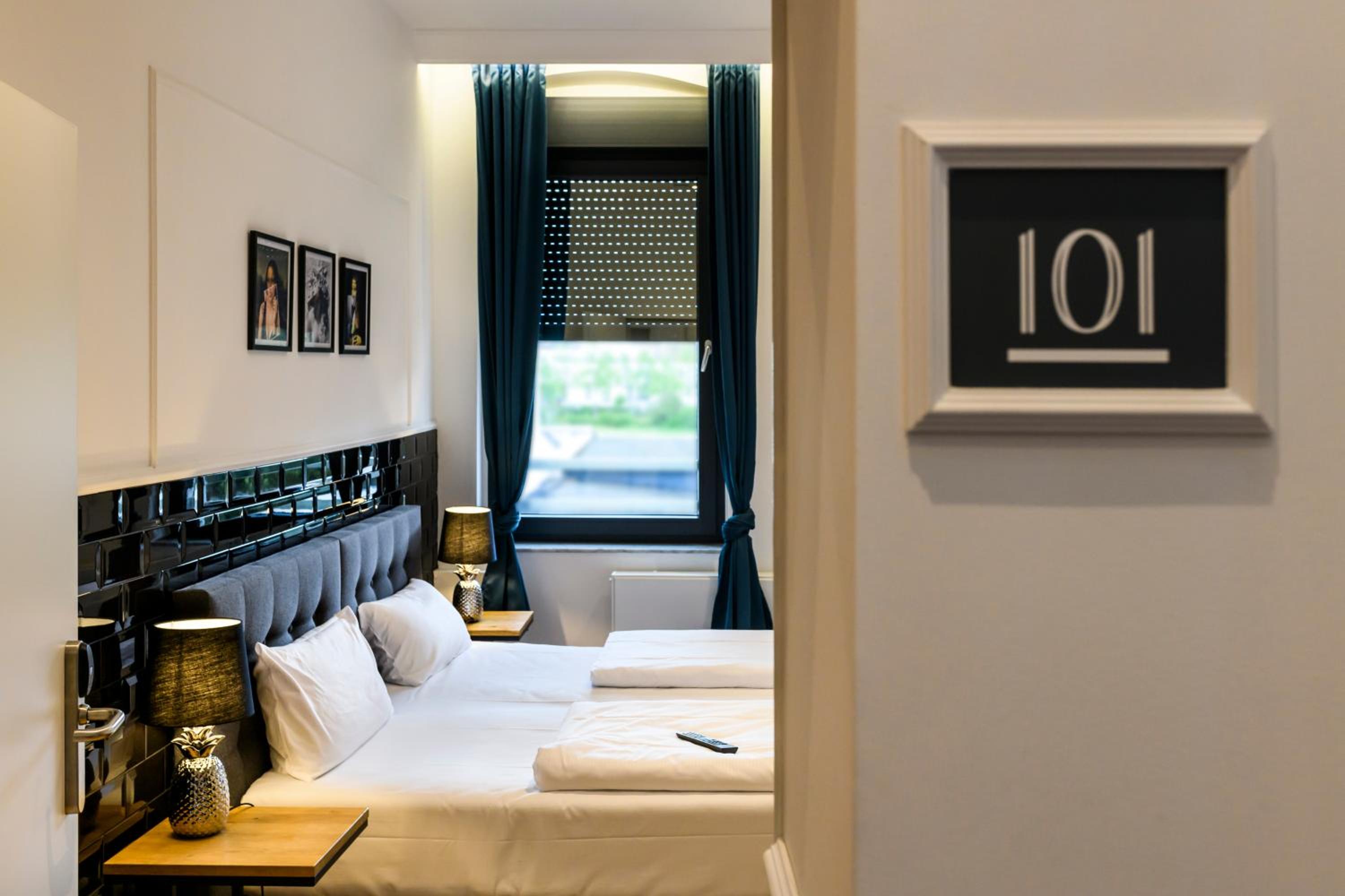 Superior King Room photo 1