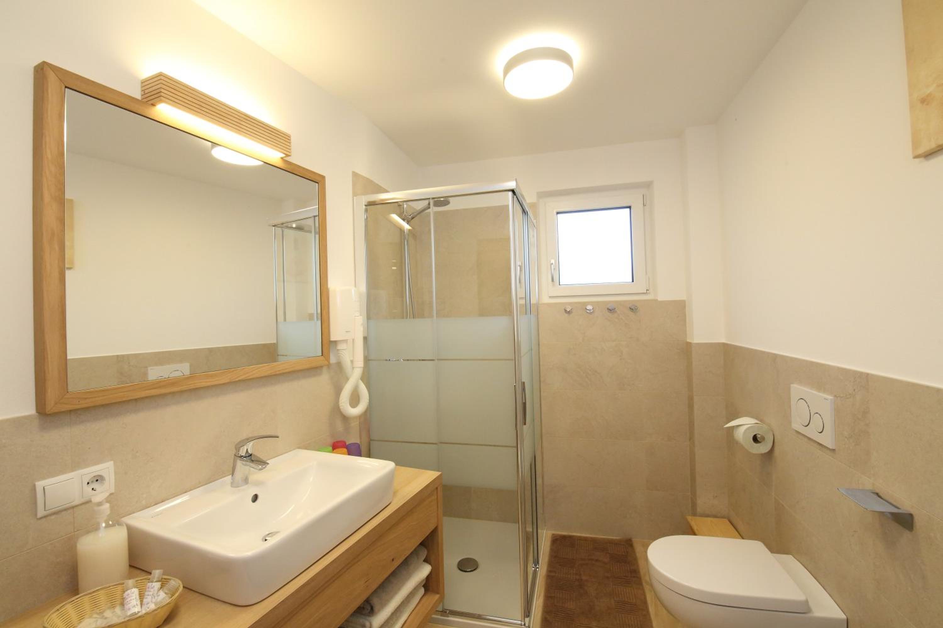 Two-Bedroom Deluxe Apartment with Garden View photo 3