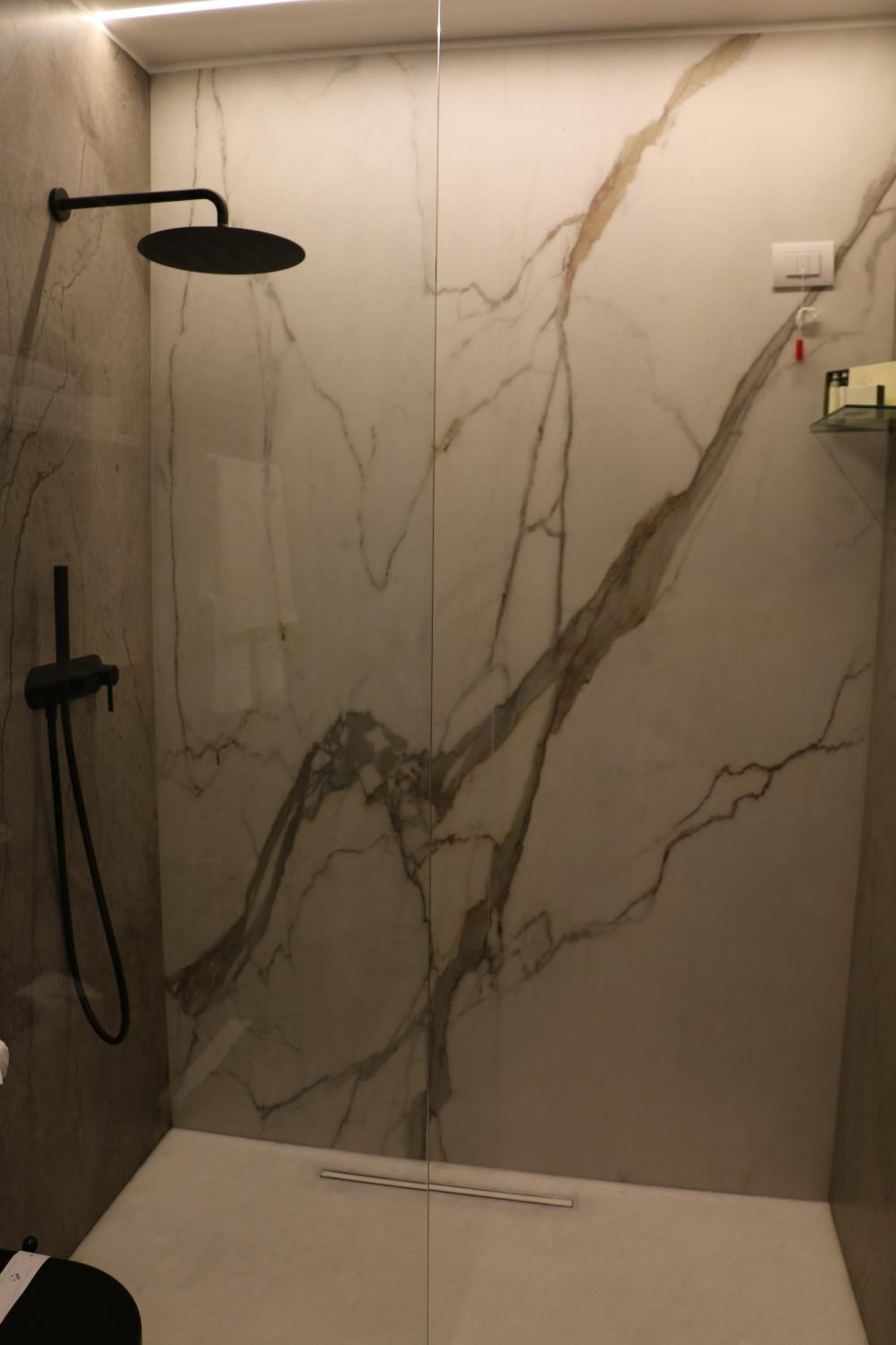 Queen Suite with Spa Bath - Photo 14