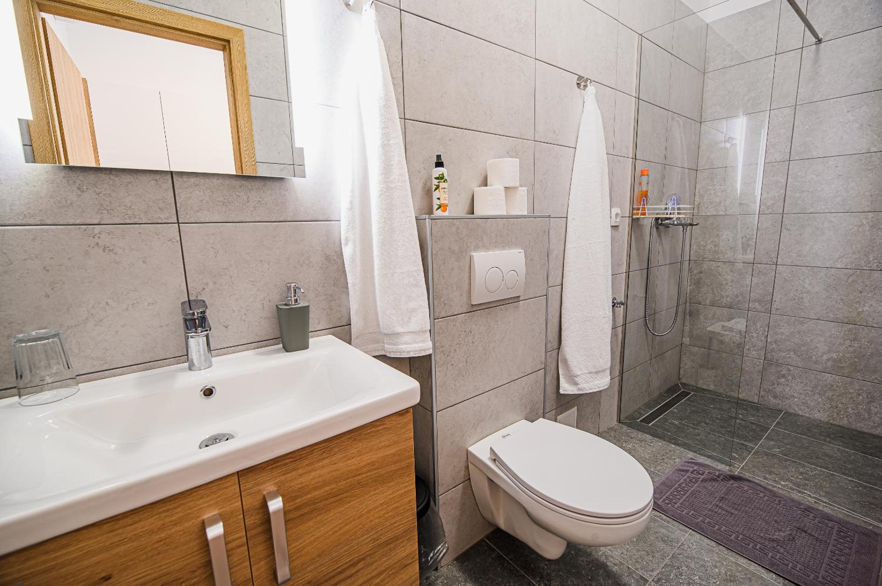 Studio Apartment 4 photo 2
