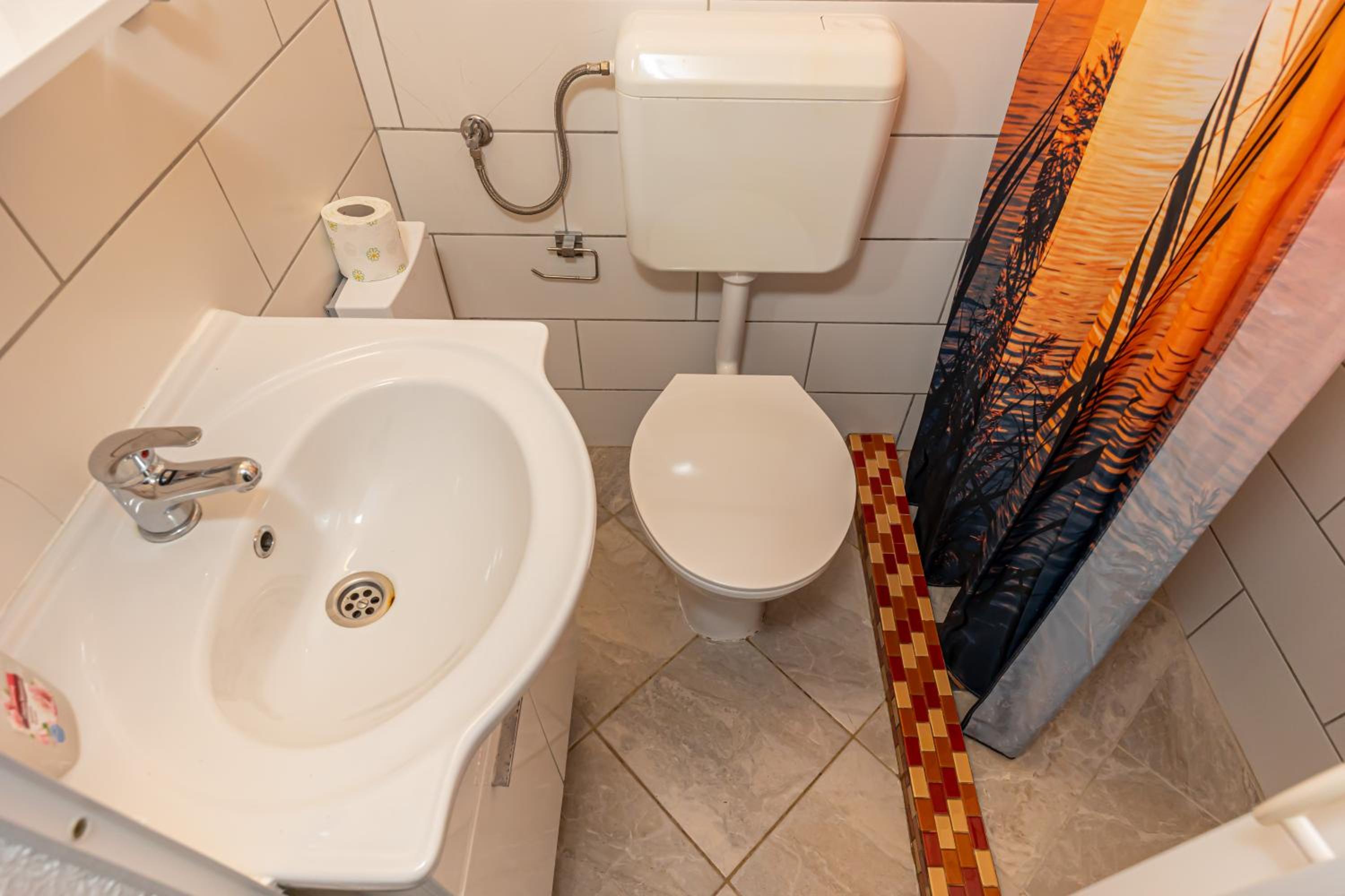 Studio Apartment - Photo 27