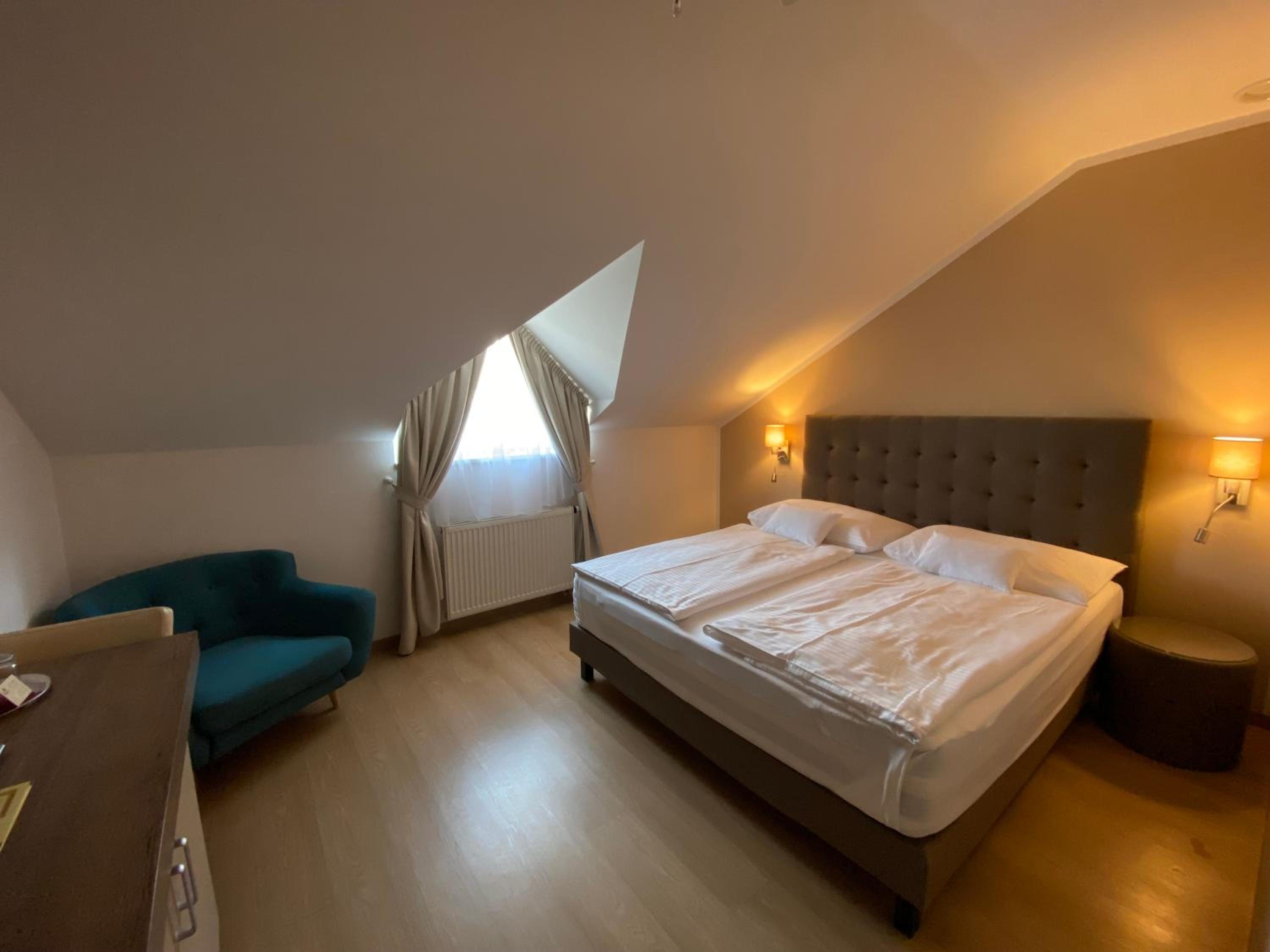 Double Room - Photo 14