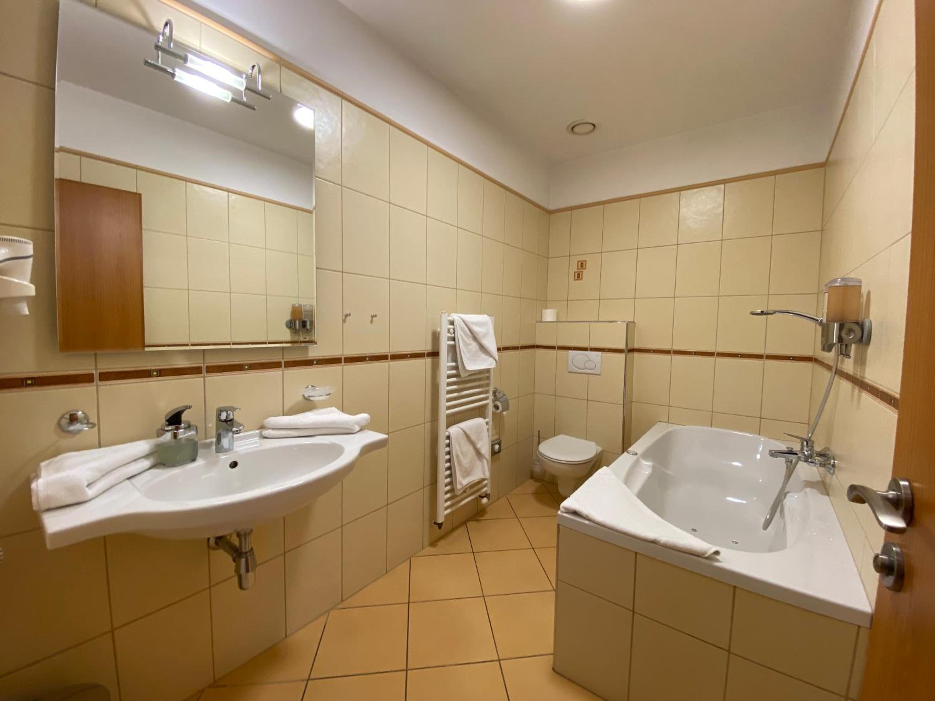 Double Room - Photo 15