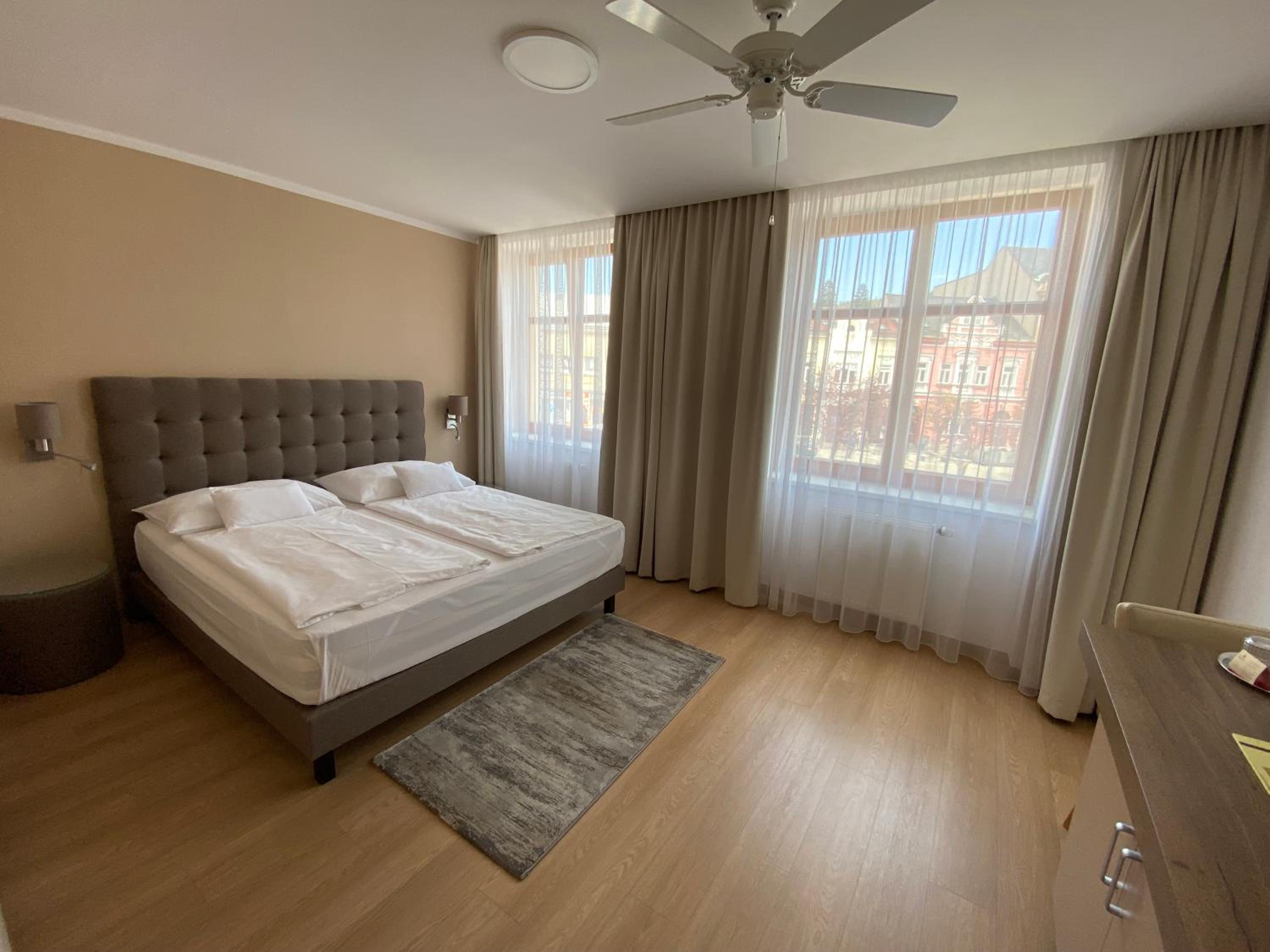 Double Room - Photo 16