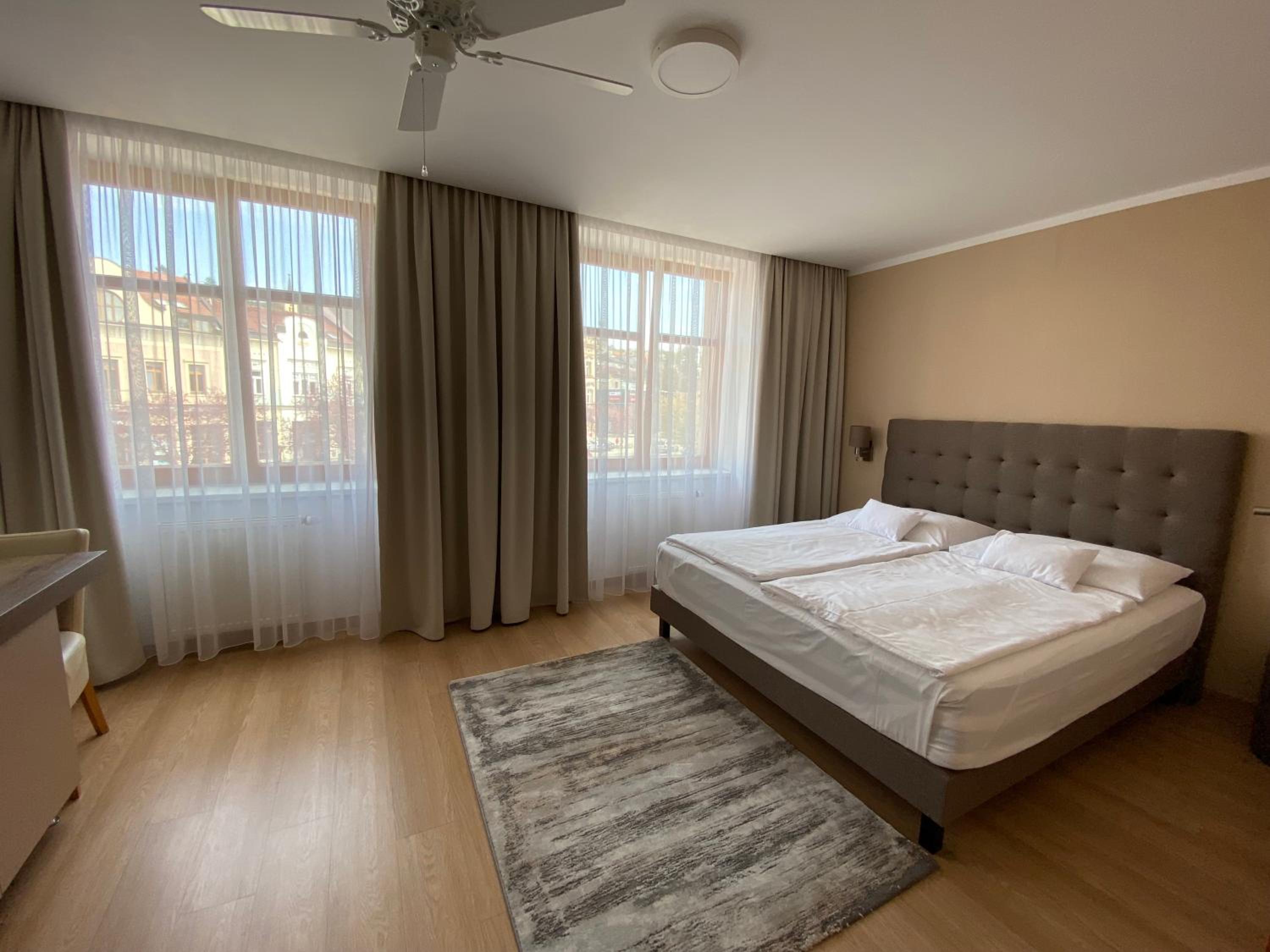 Double Room - Photo 17