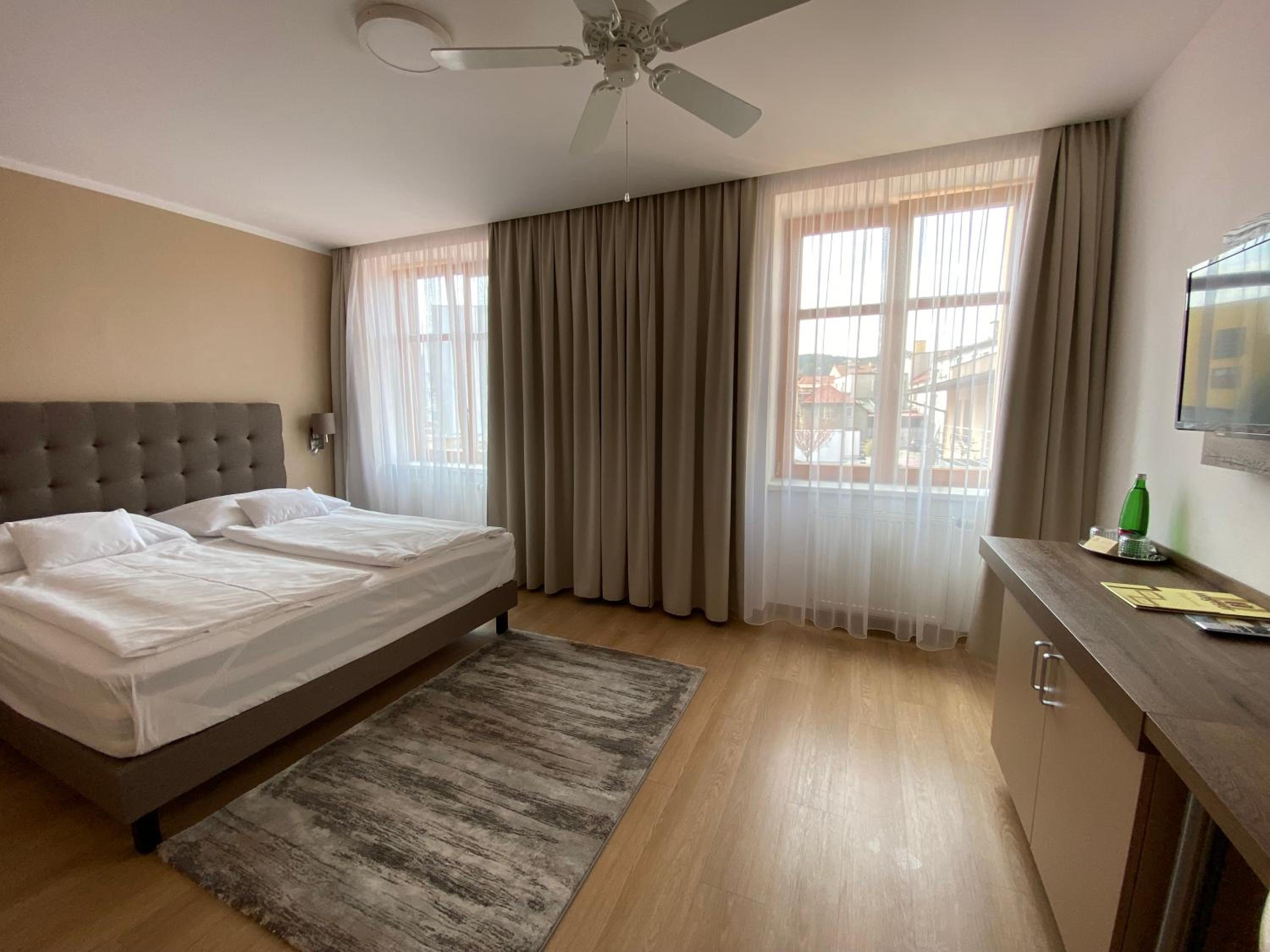 Double Room - Photo 2