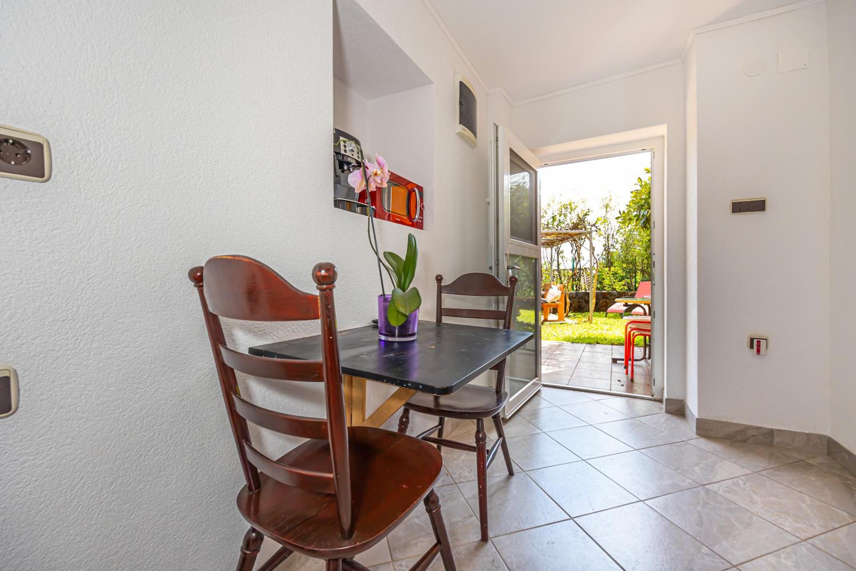 Studio Apartment - Photo 32