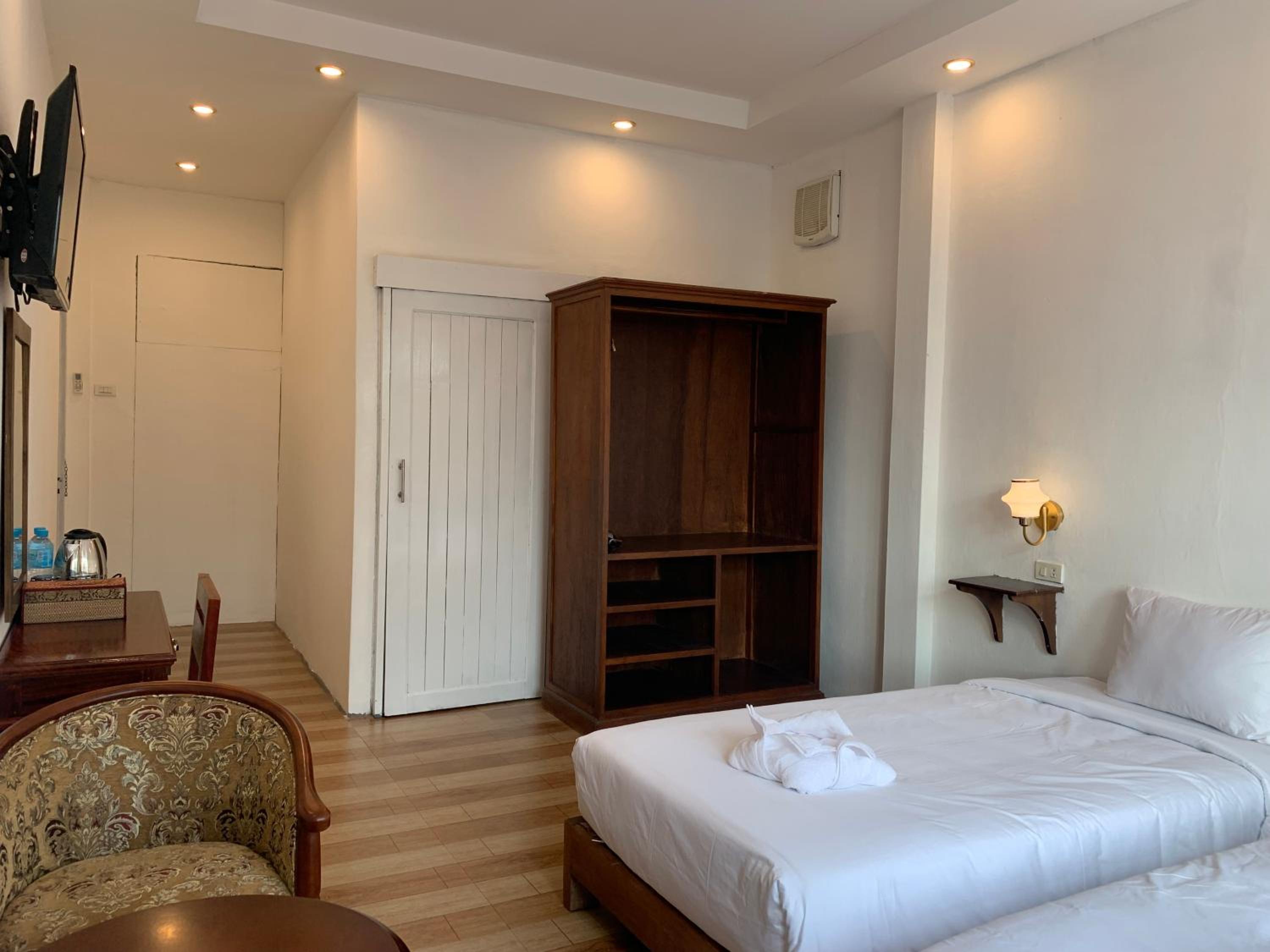 Deluxe Twin Room photo 3