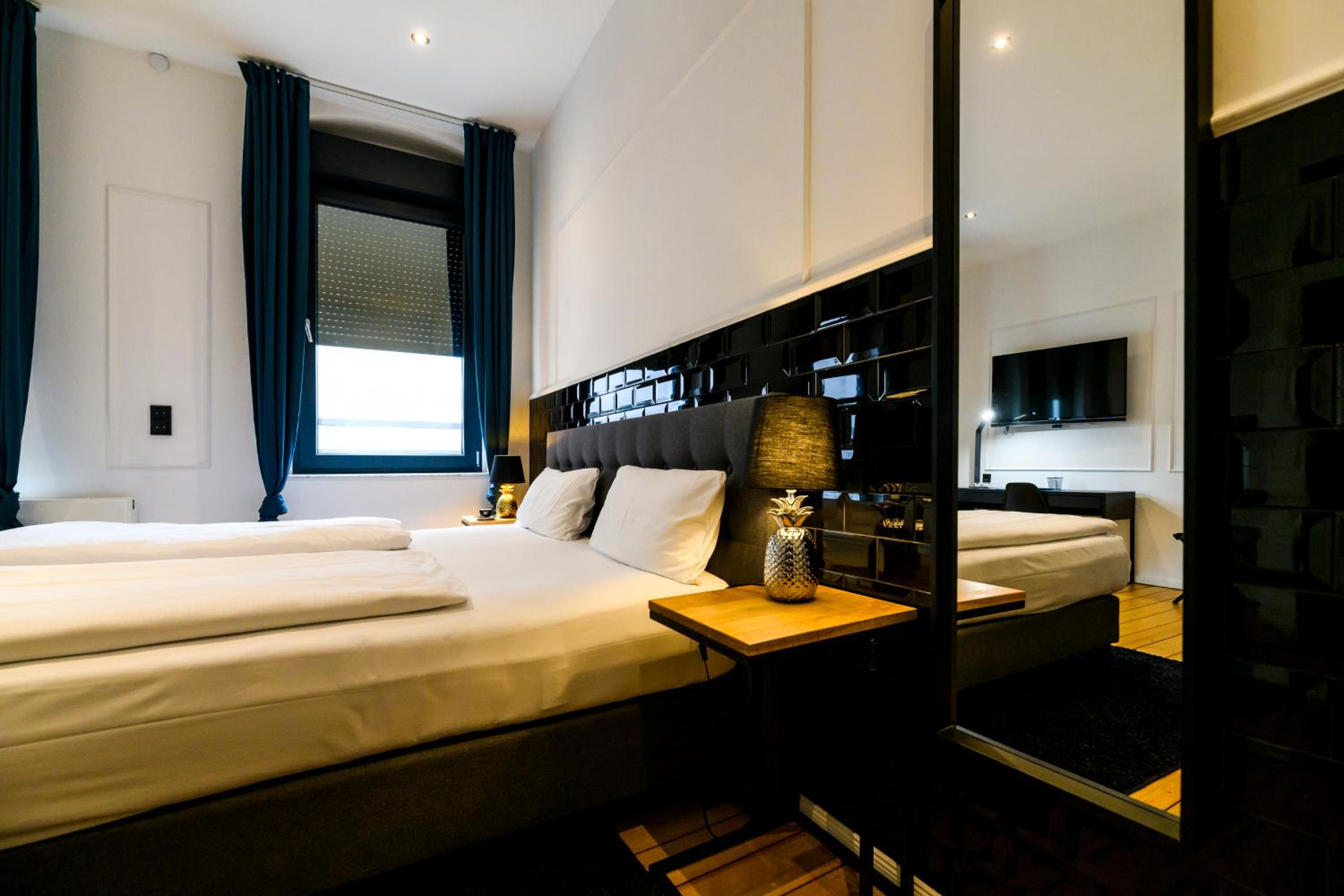 Queen Room photo 1