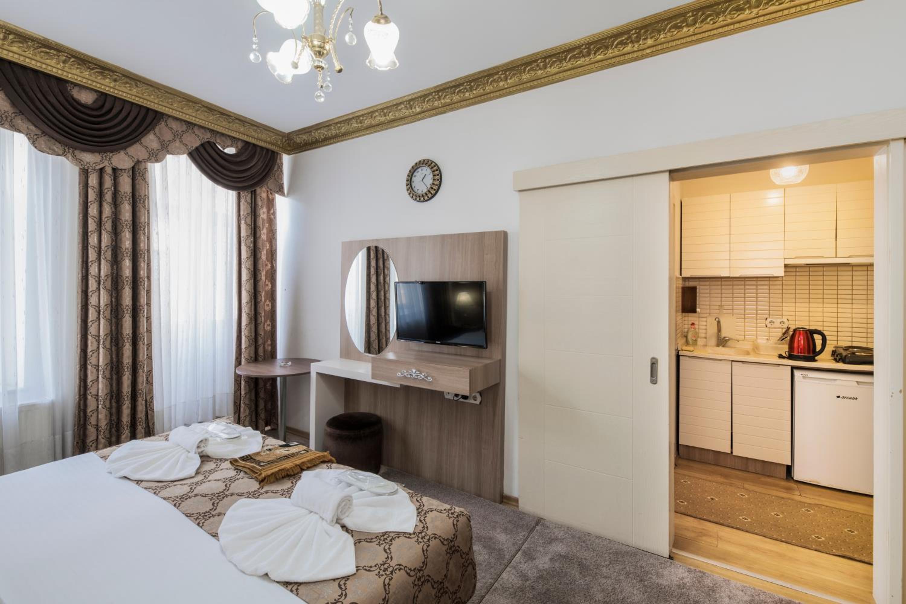 Superior Triple Room photo 3