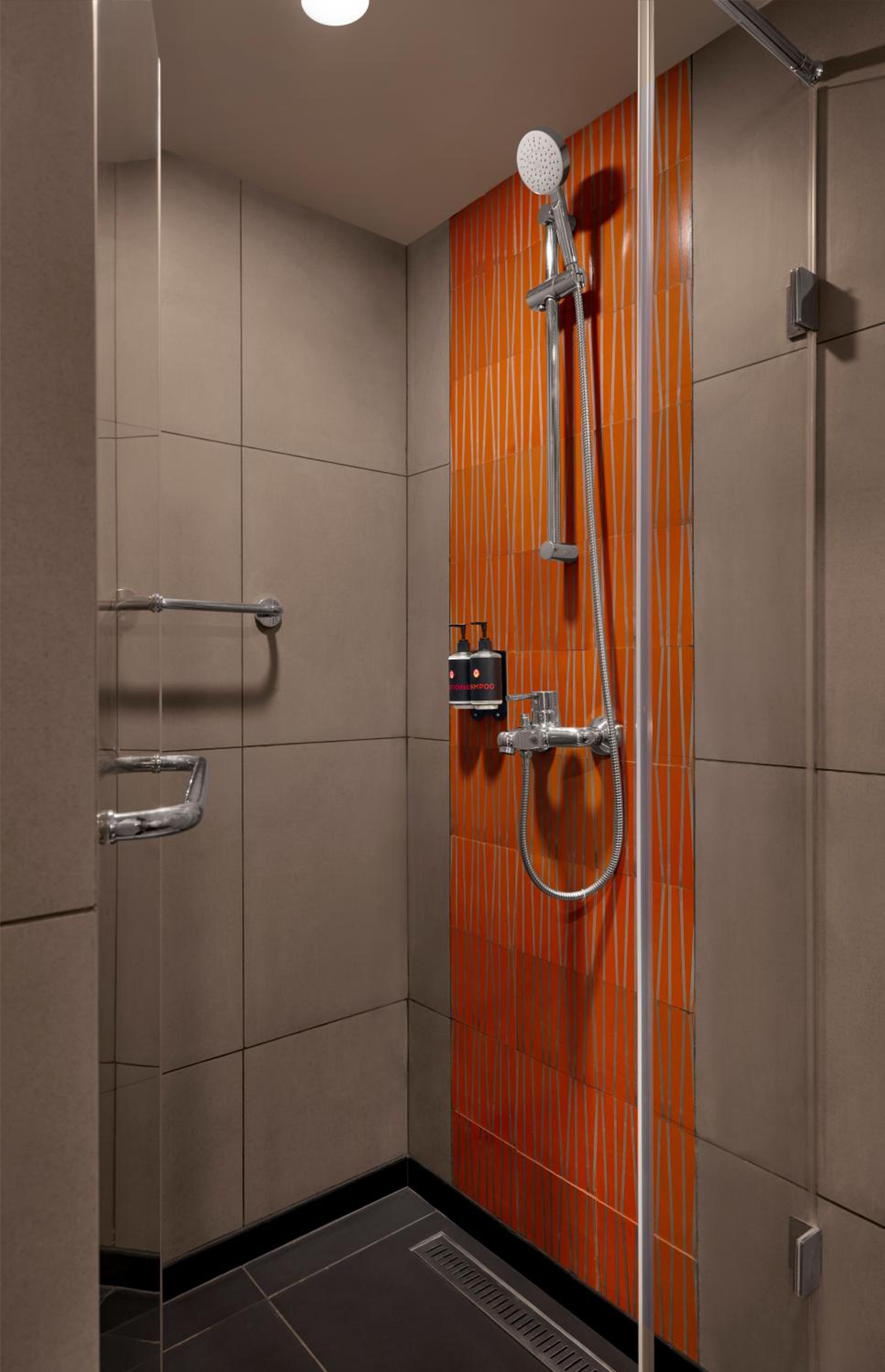 Luxe Twin Room - Photo 3