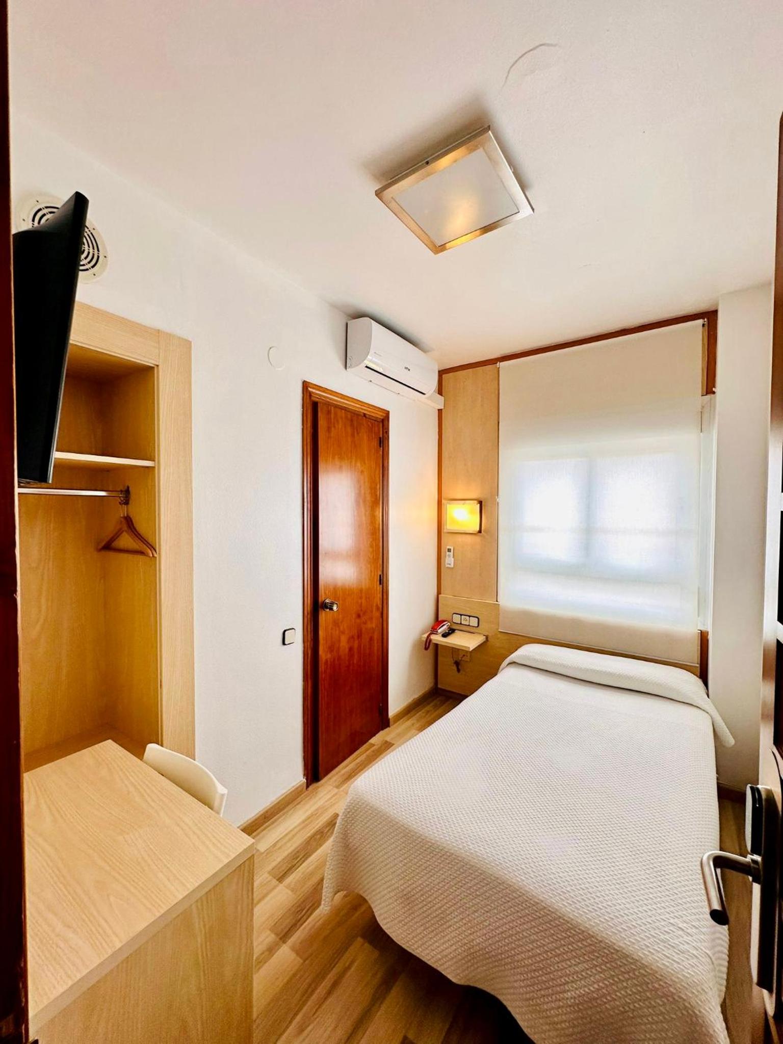 Single Room photo 2